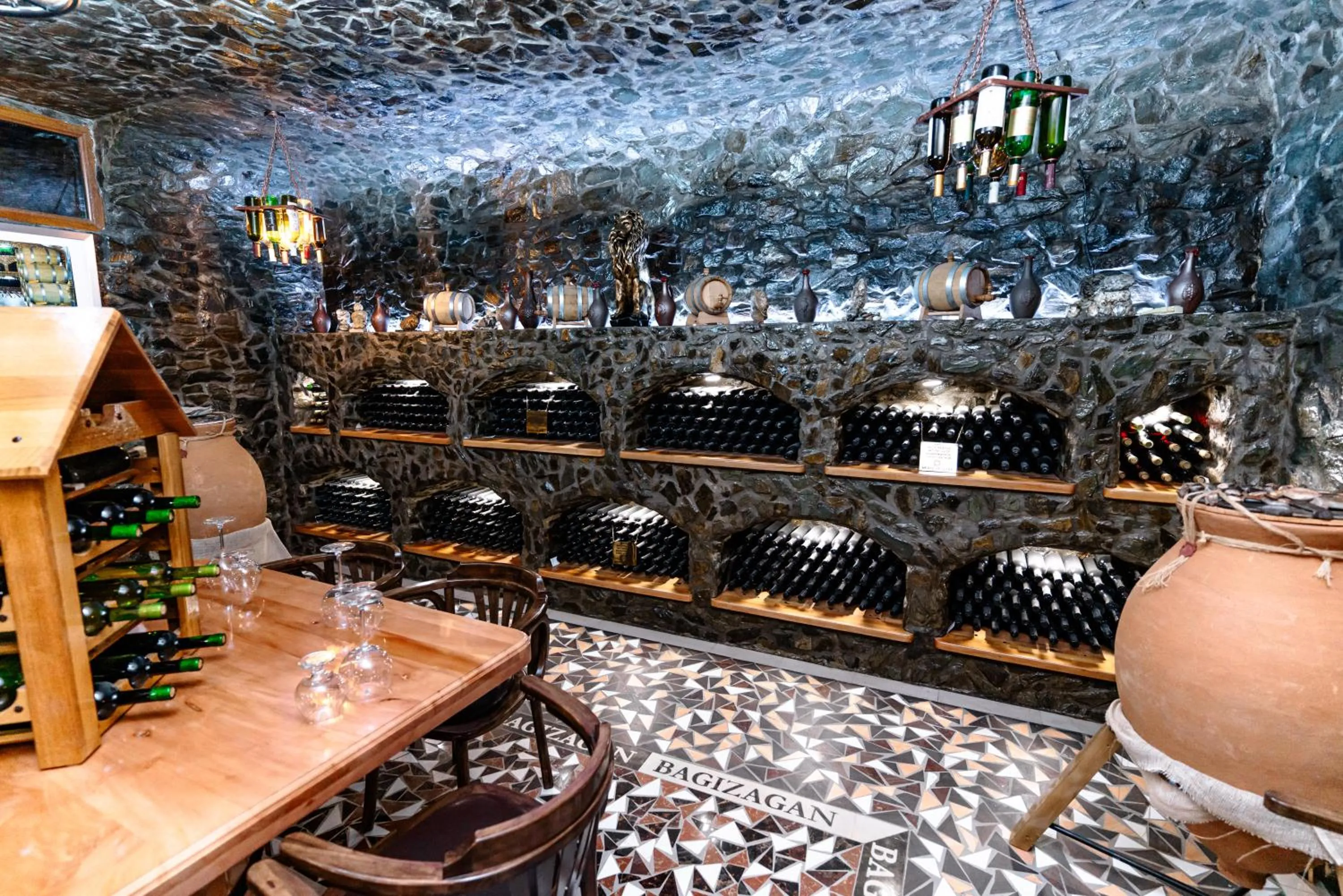 Food and drinks in Bagizagan Hotel