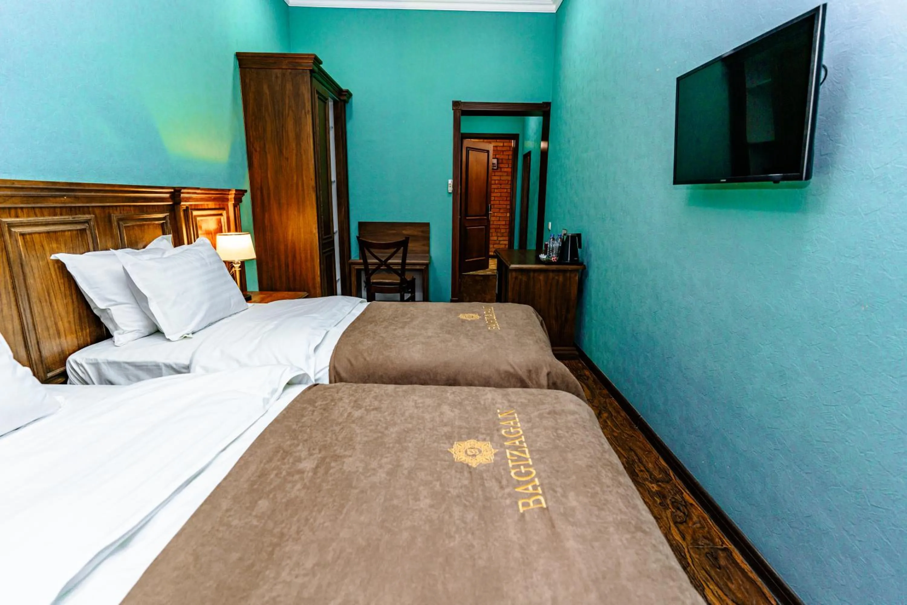 Communal lounge/ TV room, Bed in Bagizagan Hotel