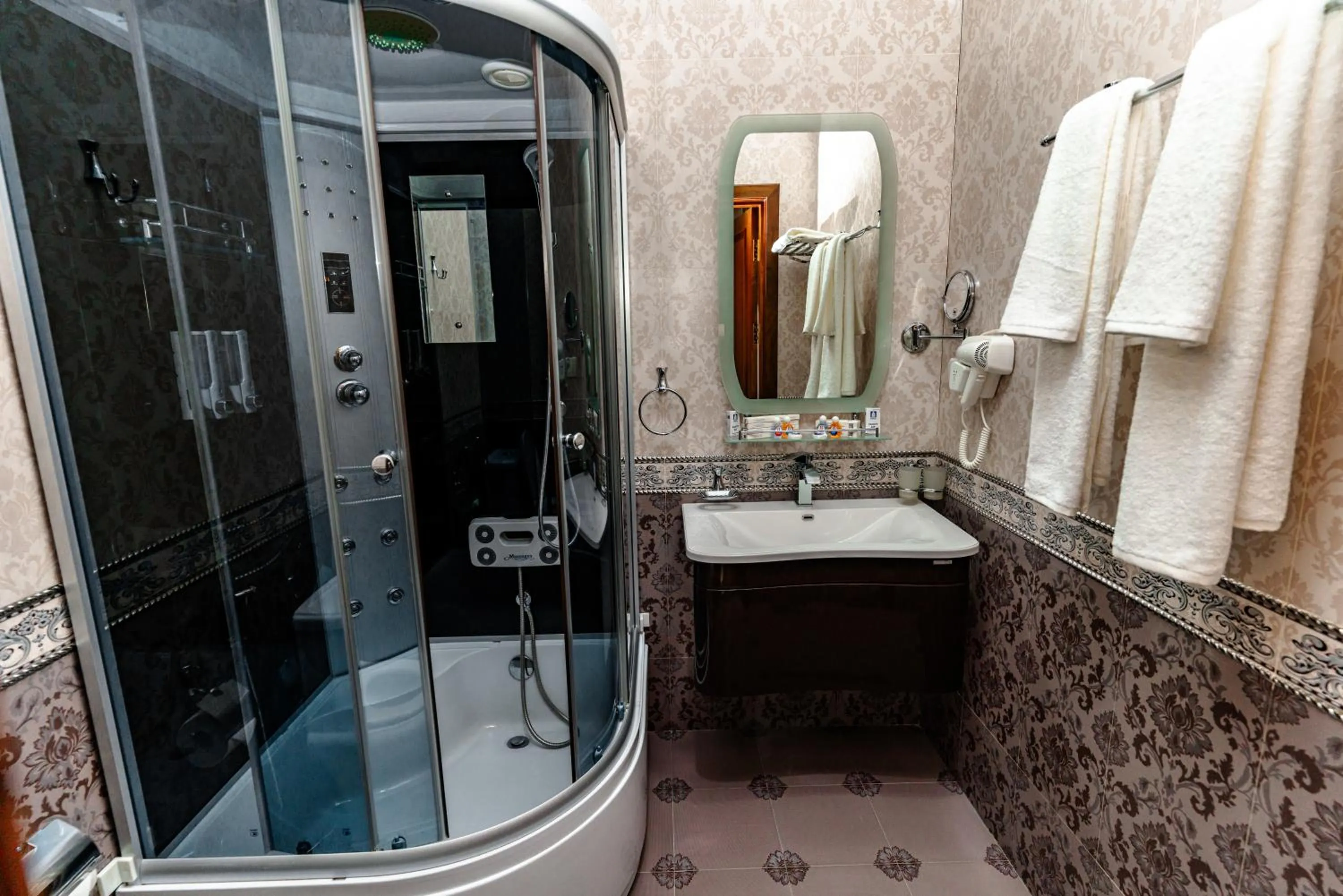 Shower in Bagizagan Hotel