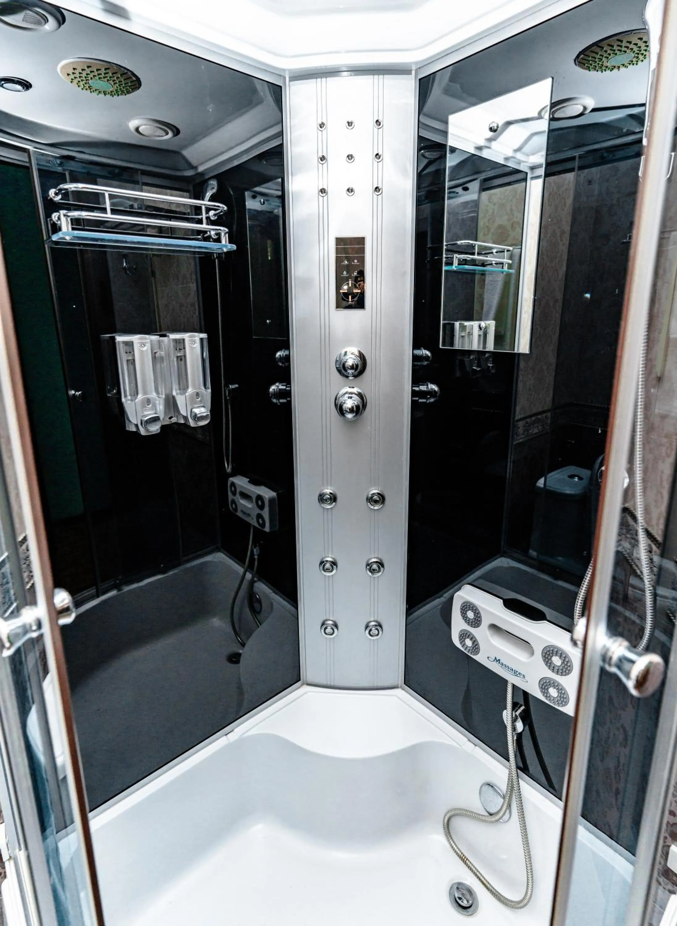 Shower in Bagizagan Hotel