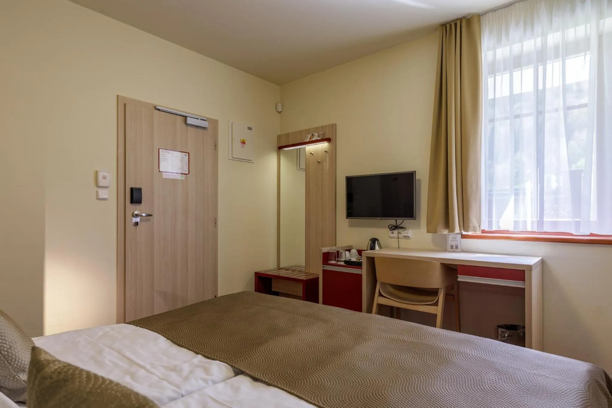 Bedroom, Bed in Peras Wellness Hotel