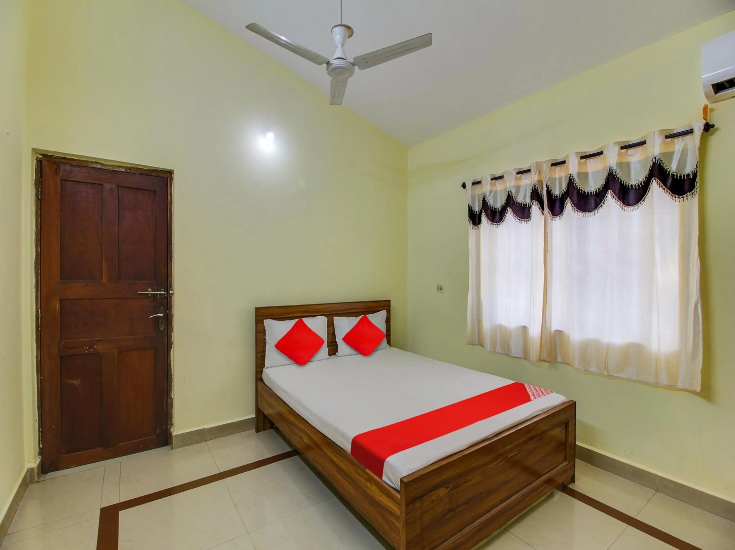 Bedroom in Hotel O by OYO Guddan Holiday