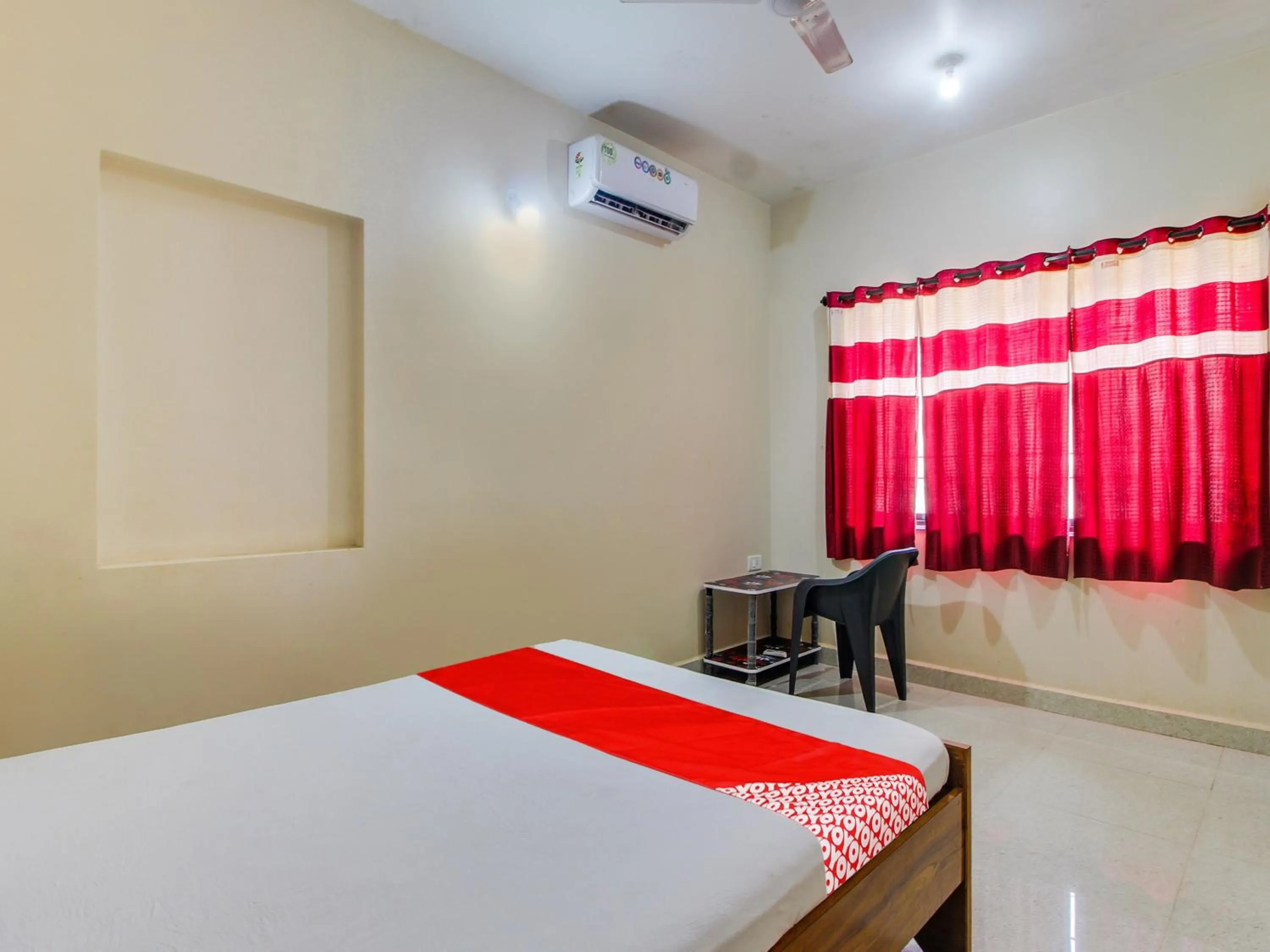 Bedroom in Hotel O by OYO Guddan Holiday