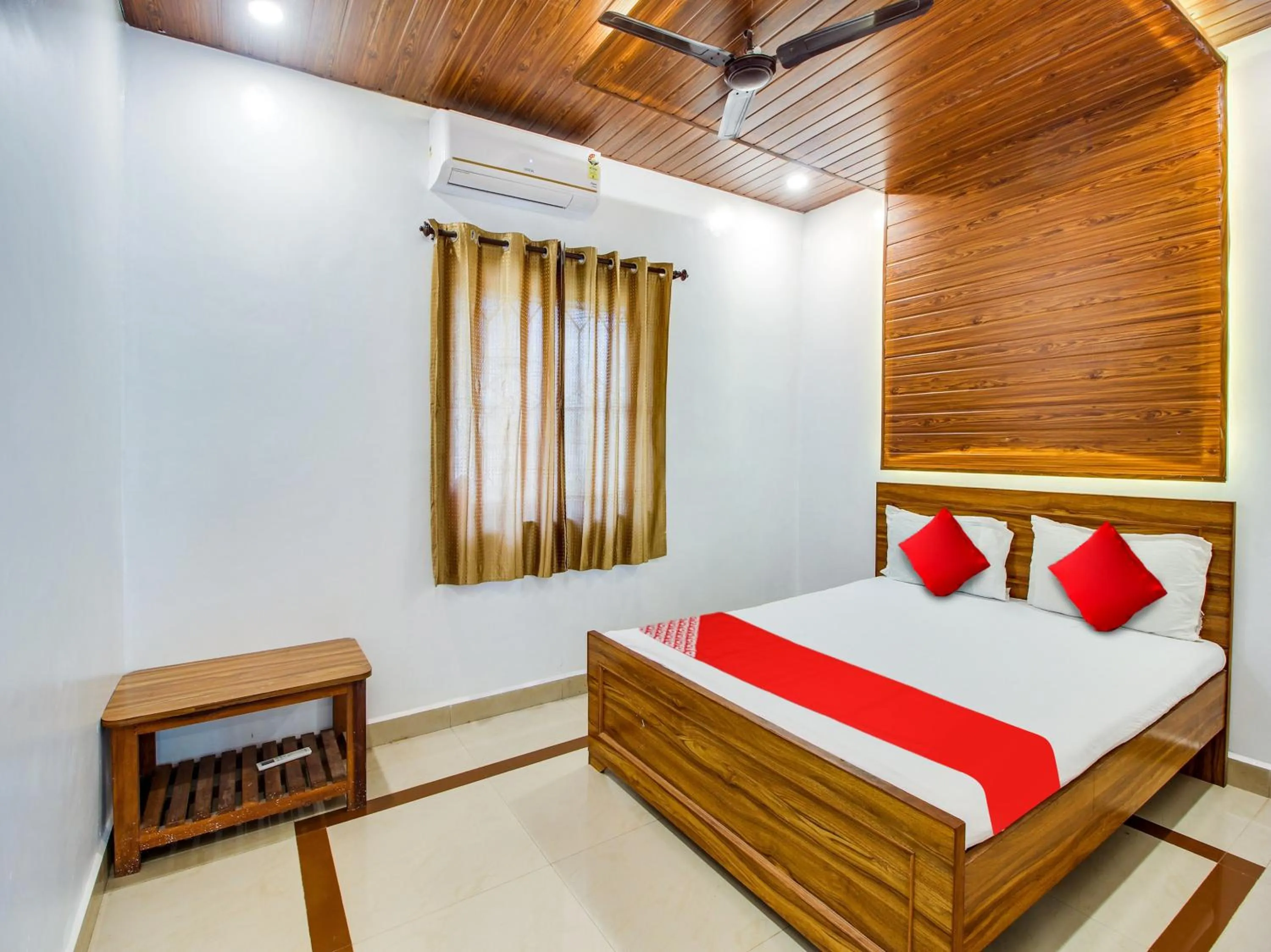 Bedroom in Hotel O by OYO Guddan Holiday