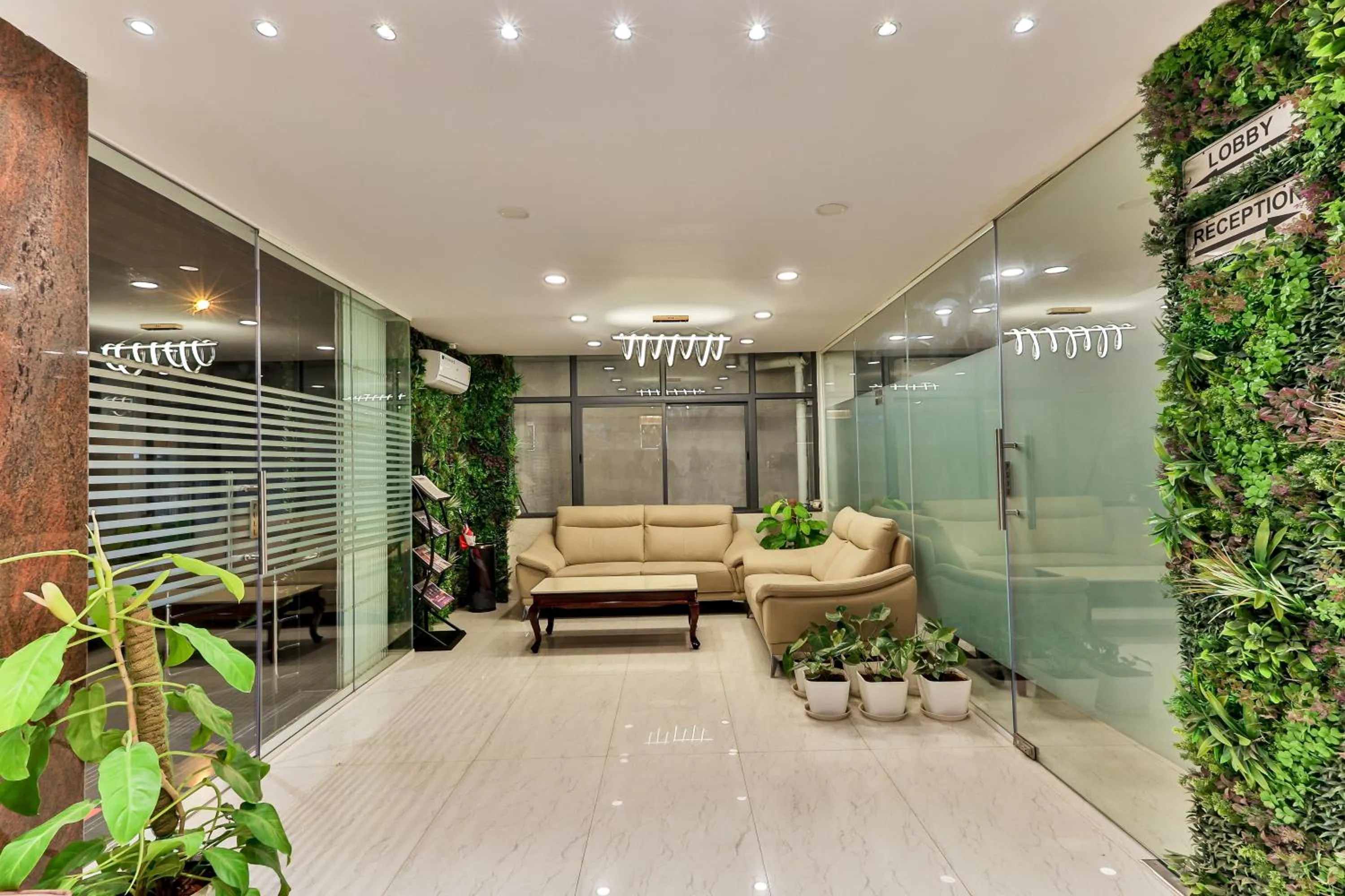 Lobby or reception in The Auberge Boutique Hotel - Manyata Tech Park