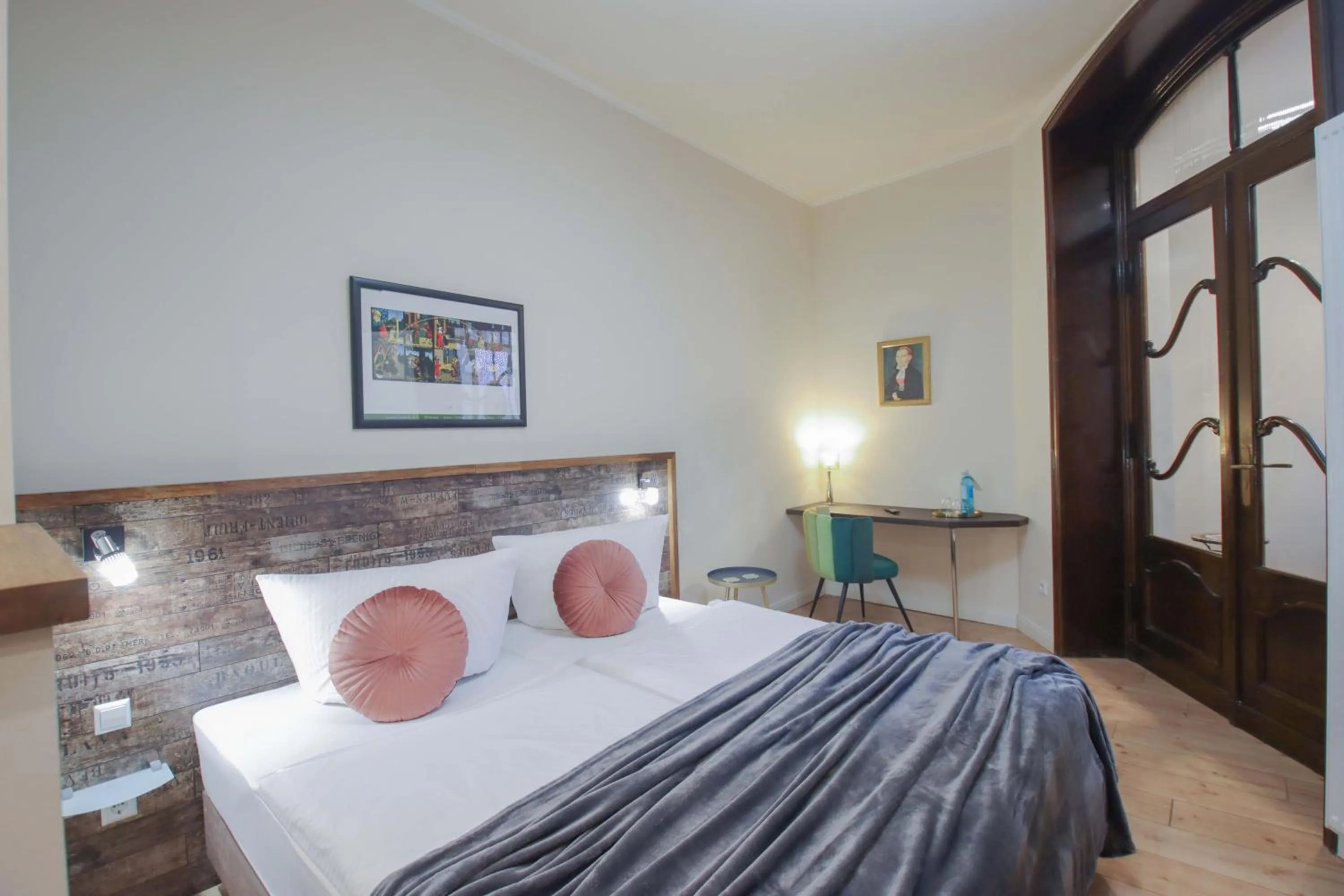 Photo of the whole room, Bed in Boutique Hotel Schwarzer Baer