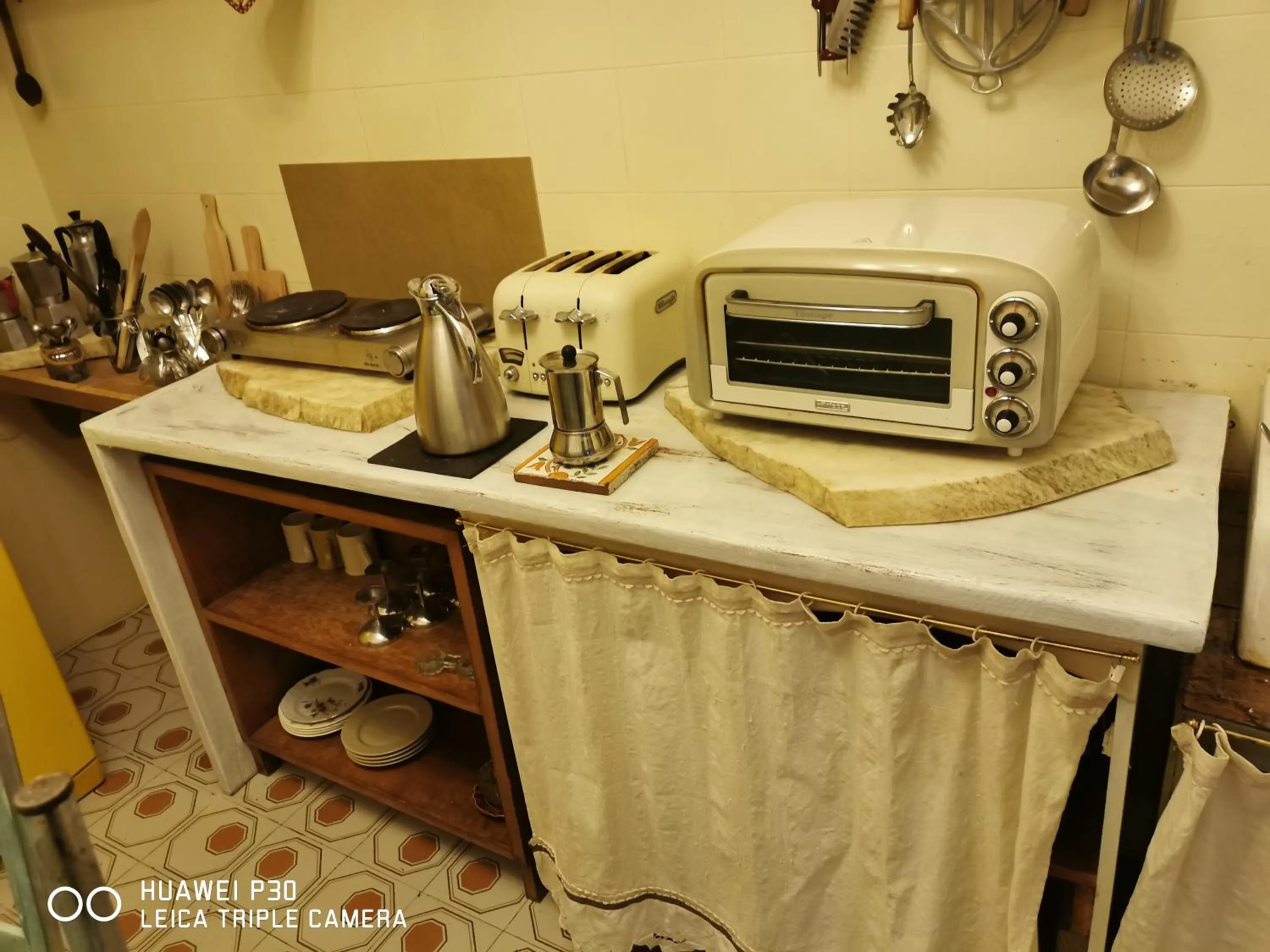 Kitchen or kitchenette in B&B LaMaGia di Corte Moronati