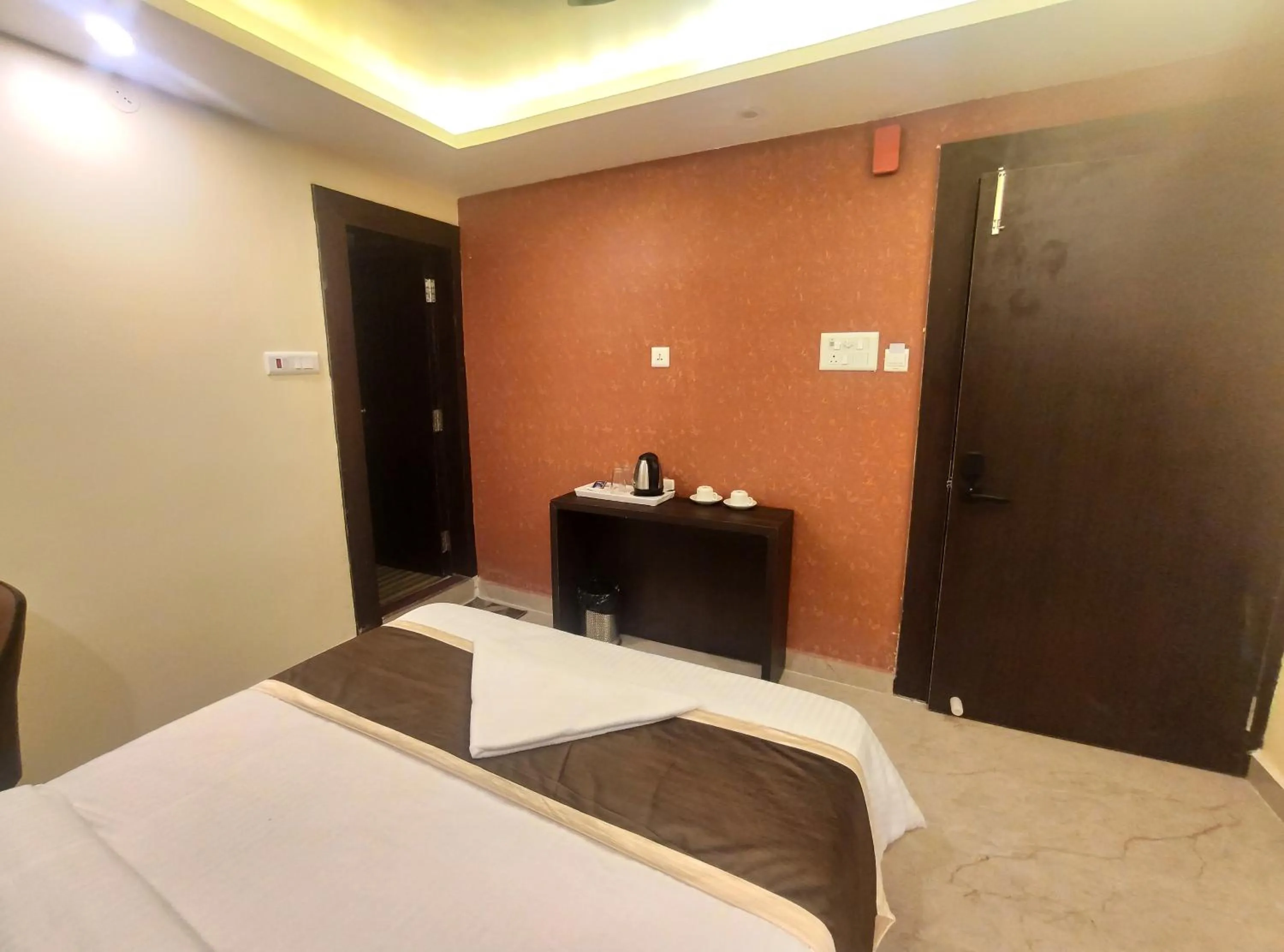 Bed in Royal View Residency