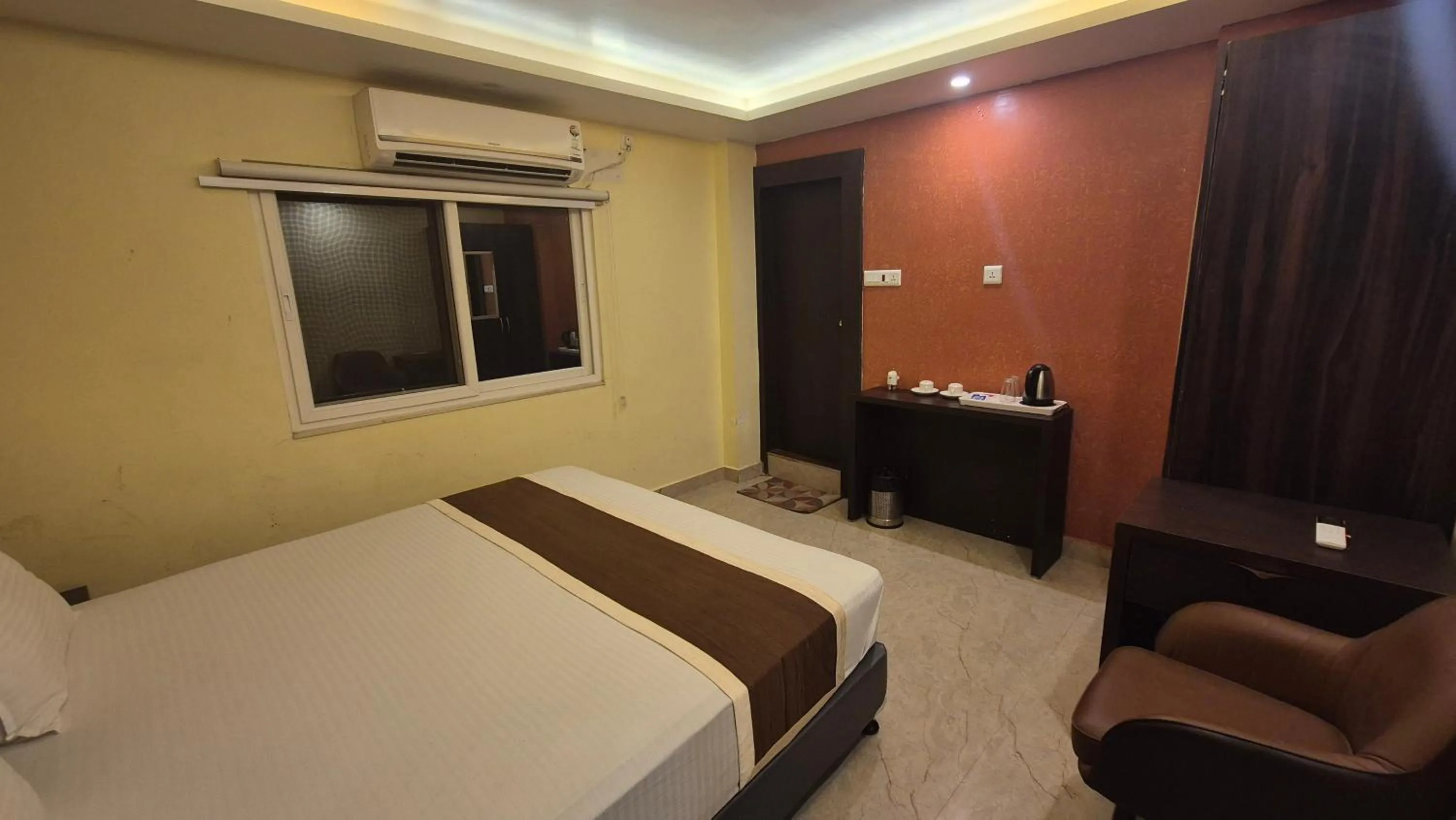 Bed in Royal View Residency