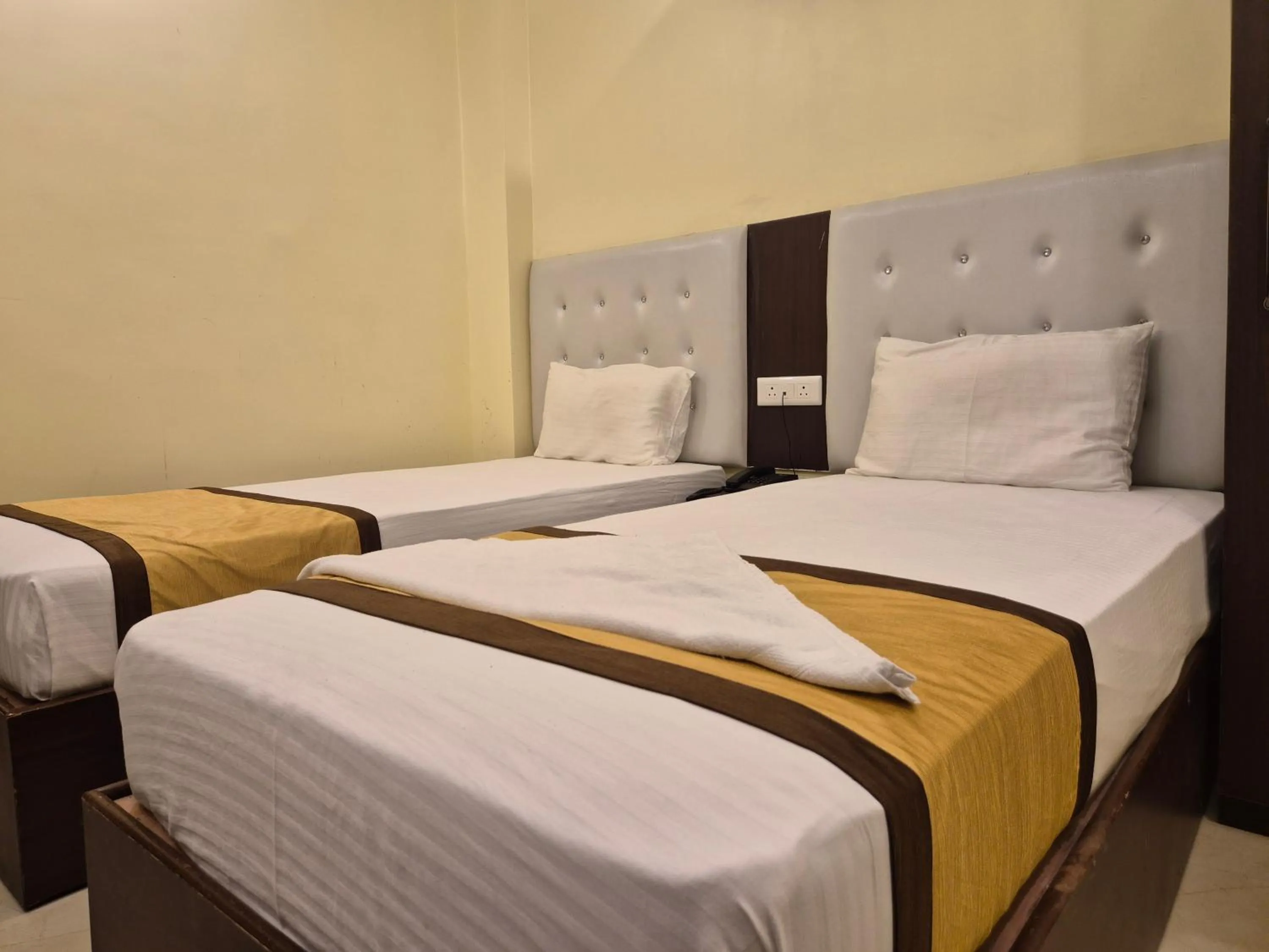 Bed in Royal View Residency