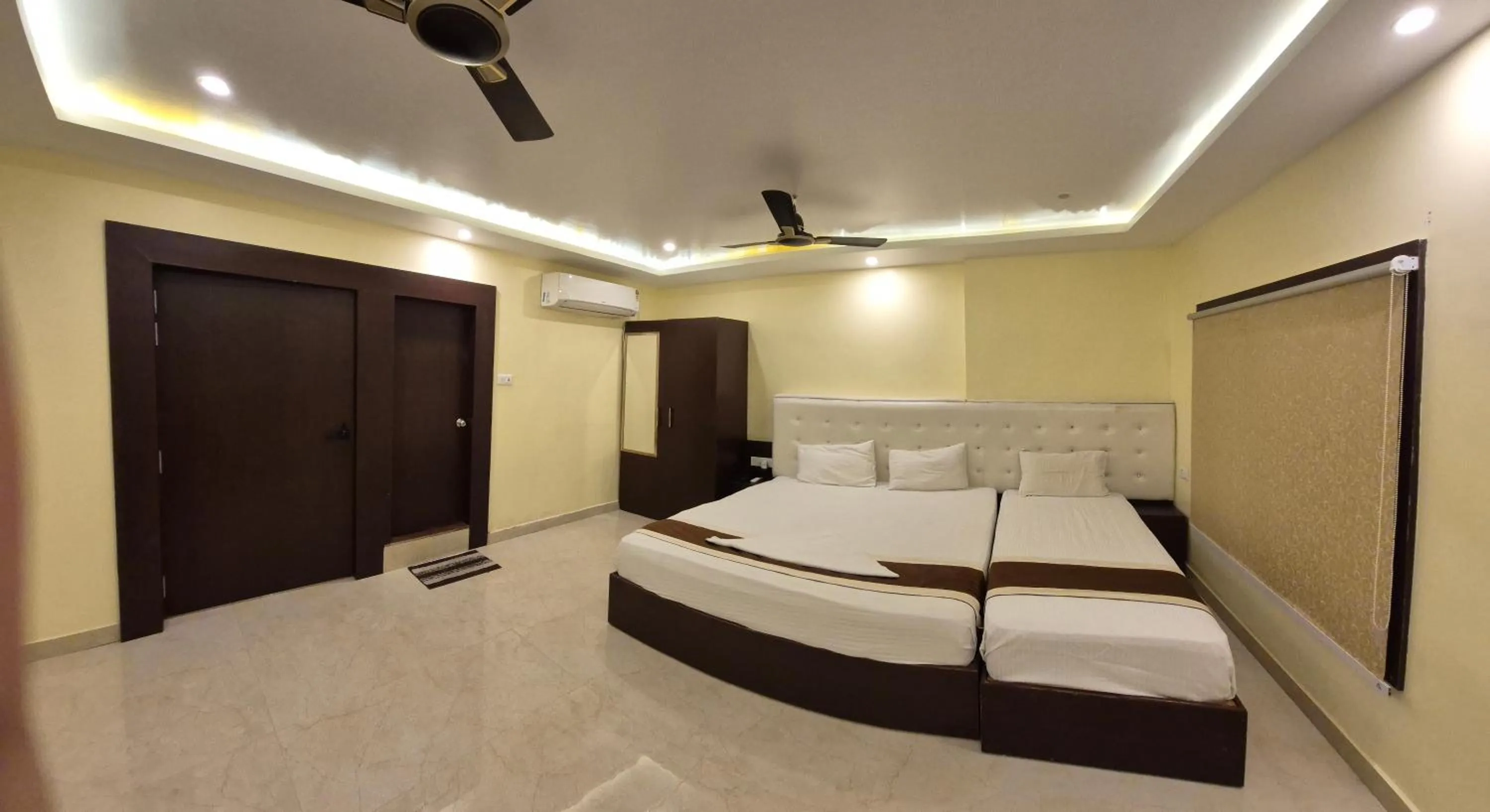 Bed in Royal View Residency
