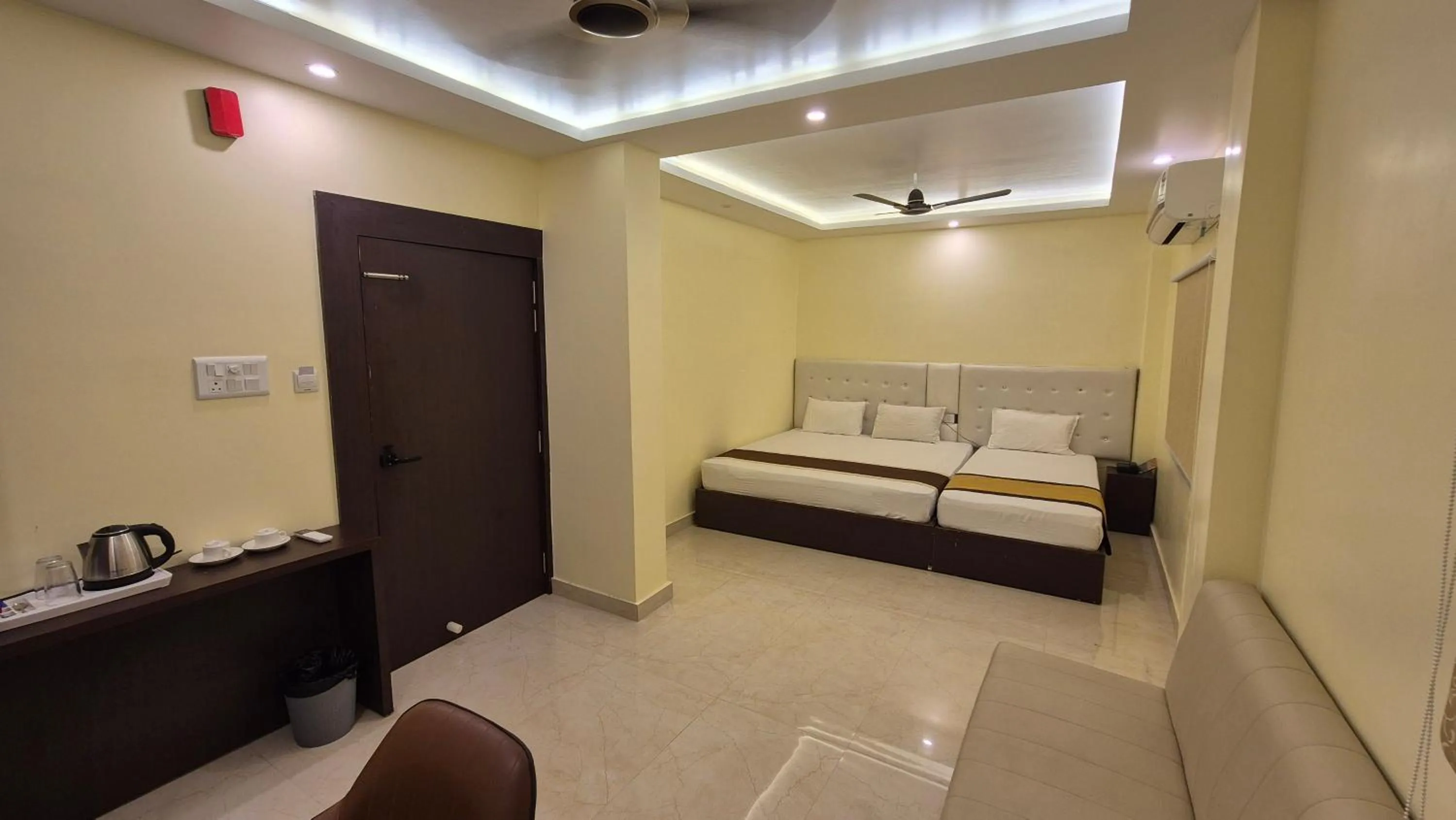 Bed in Royal View Residency