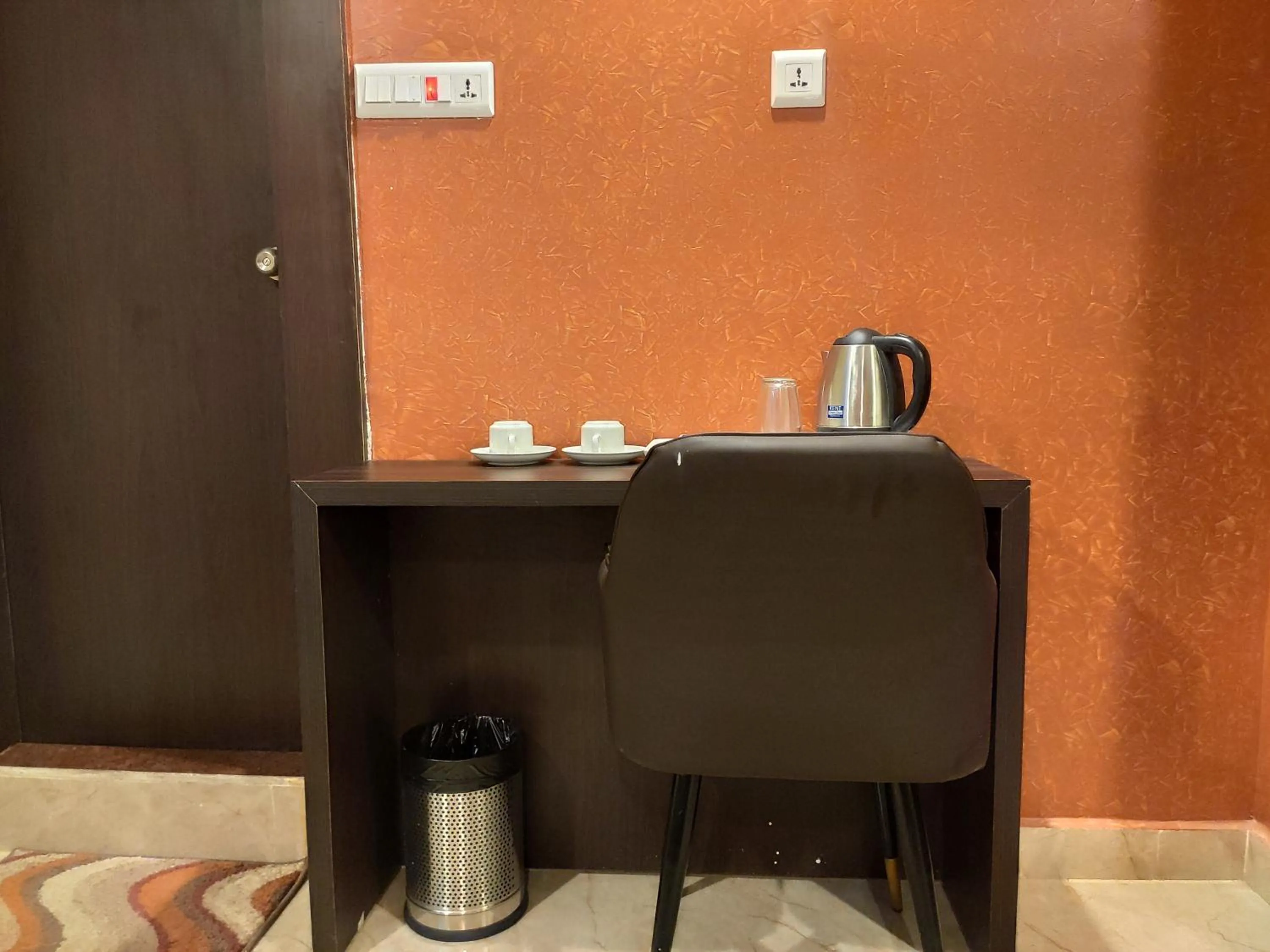 Coffee/tea facilities in Royal View Residency