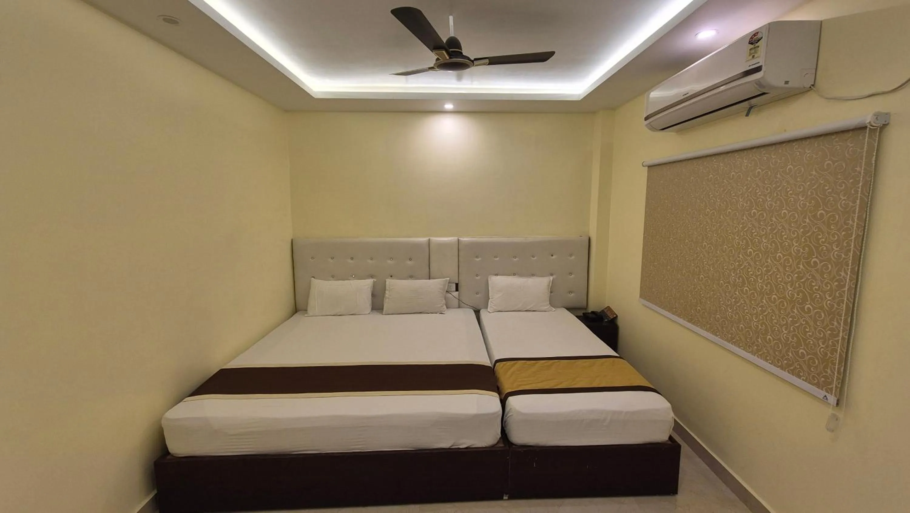 Bed in Royal View Residency