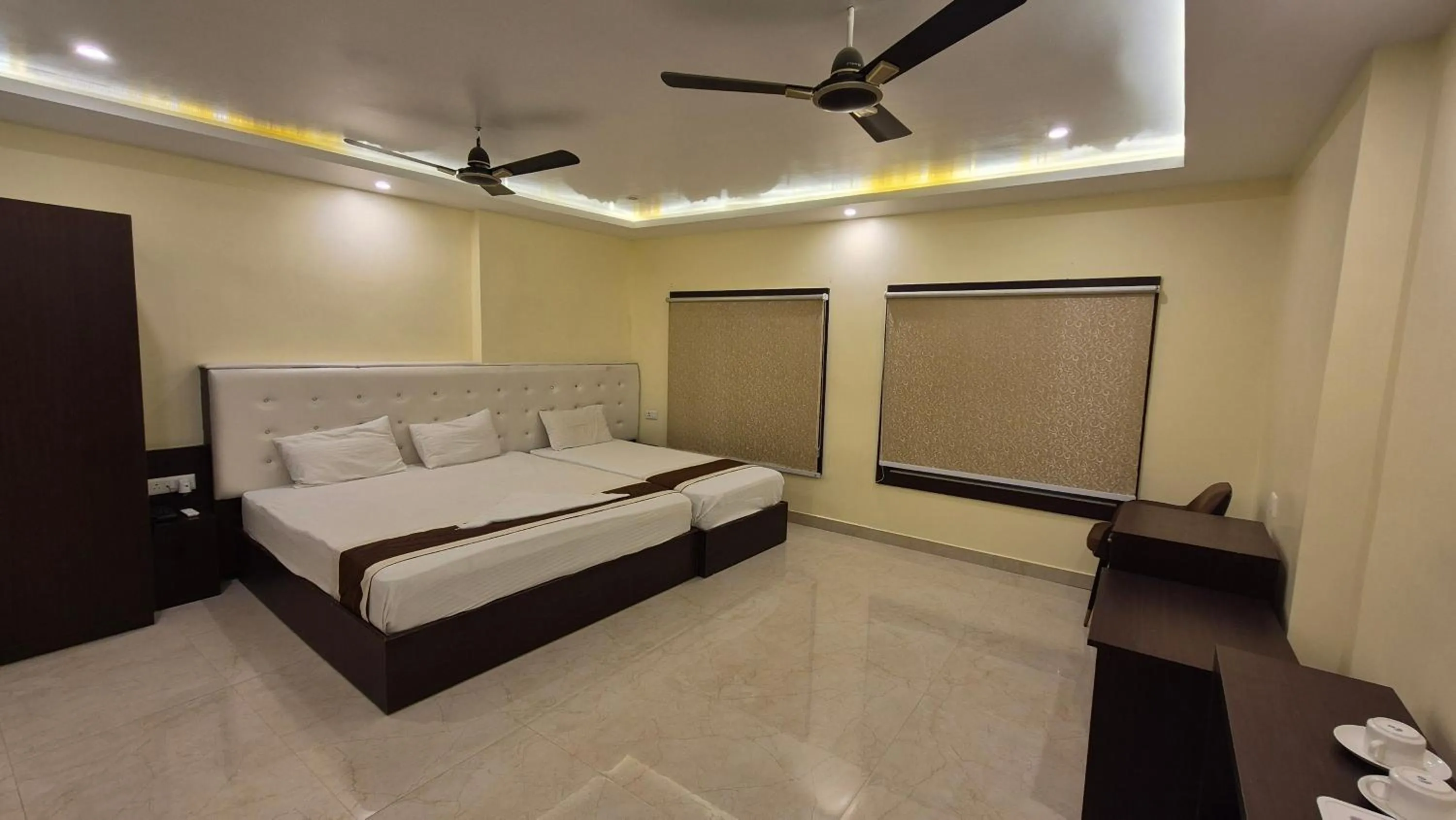 Bed in Royal View Residency