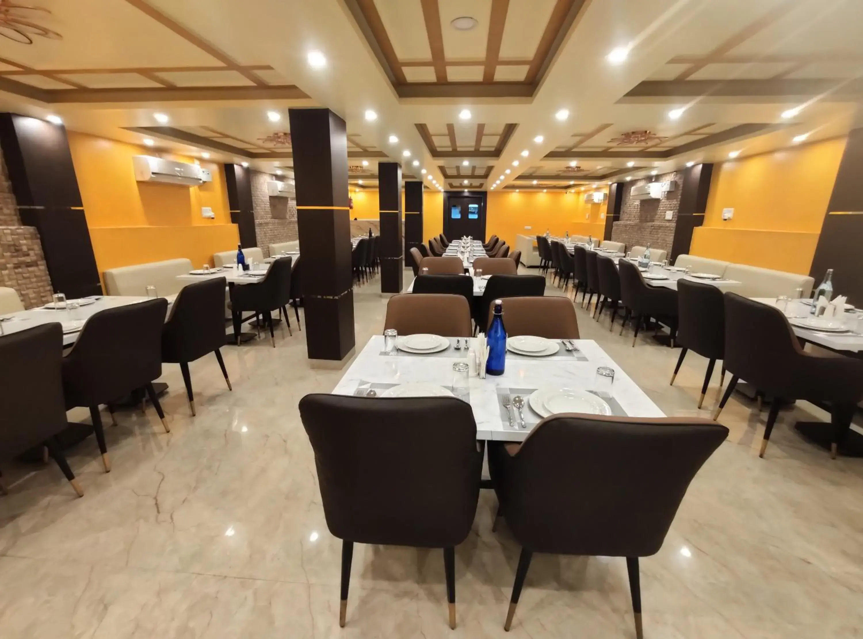 Restaurant/places to eat in Royal View Residency Restaurant/places to eat in Royal View Residency