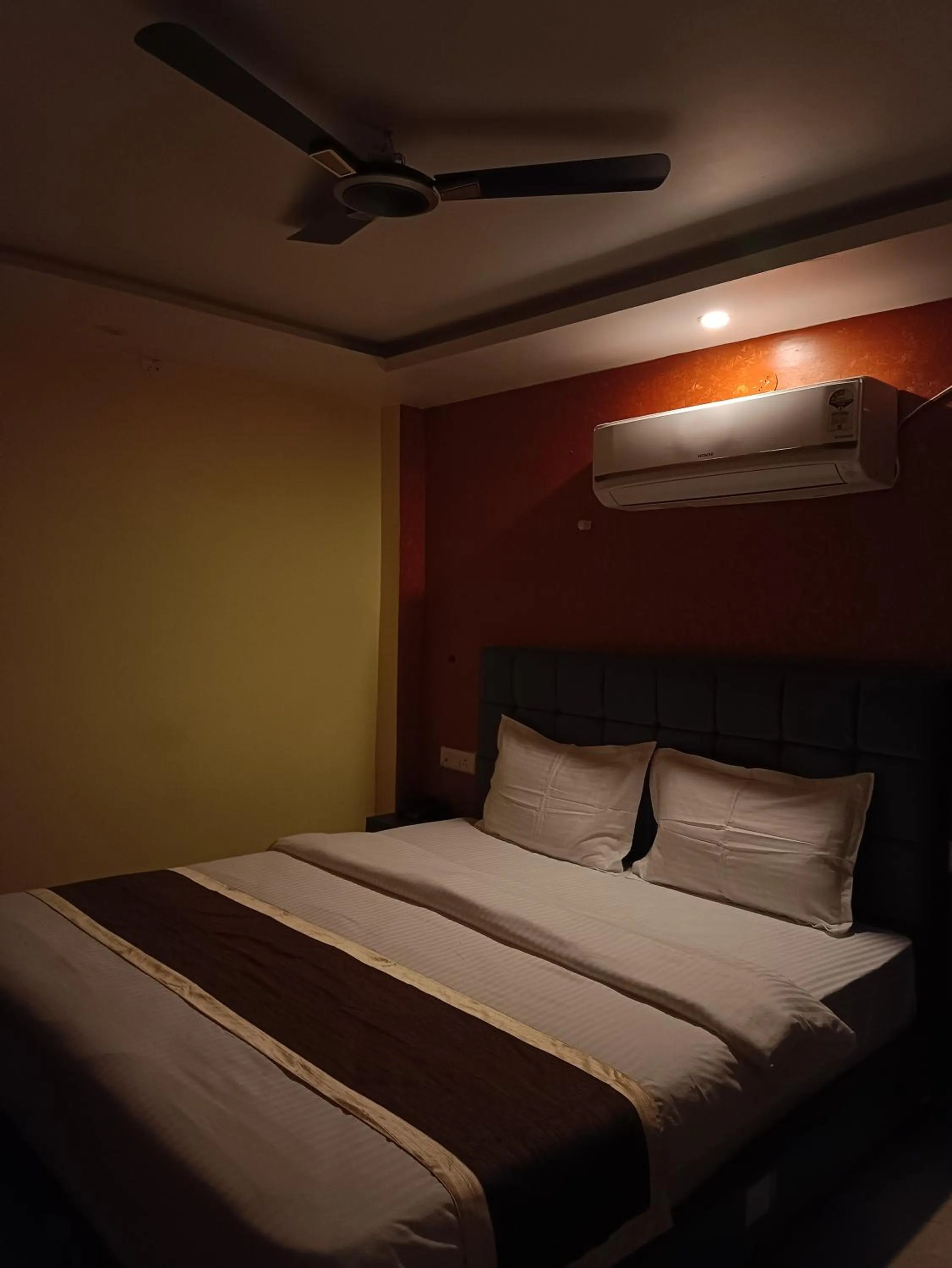 Bedroom, Bed in Royal View Residency