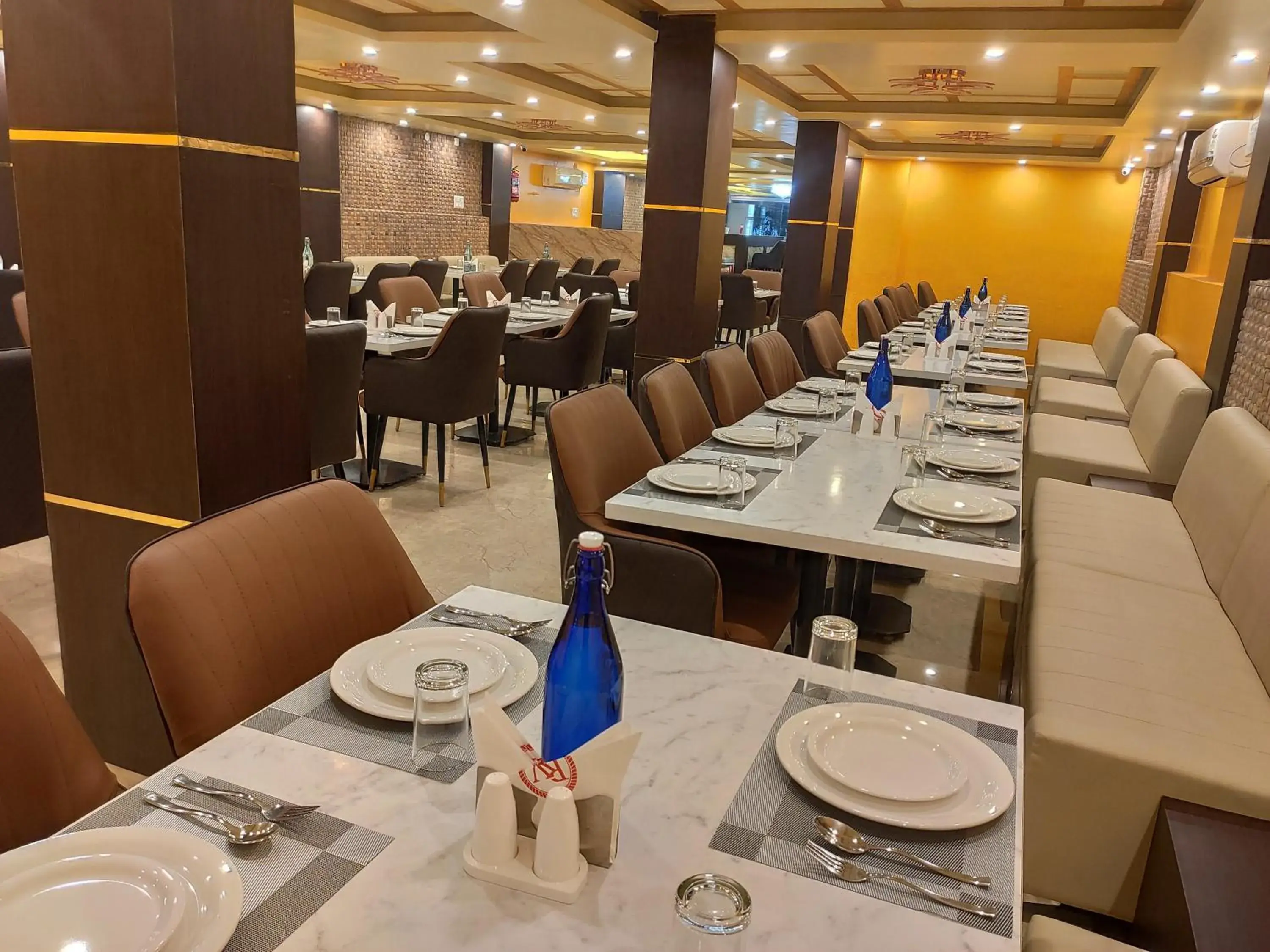 Restaurant/places to eat in Royal View Residency Restaurant/places to eat in Royal View Residency