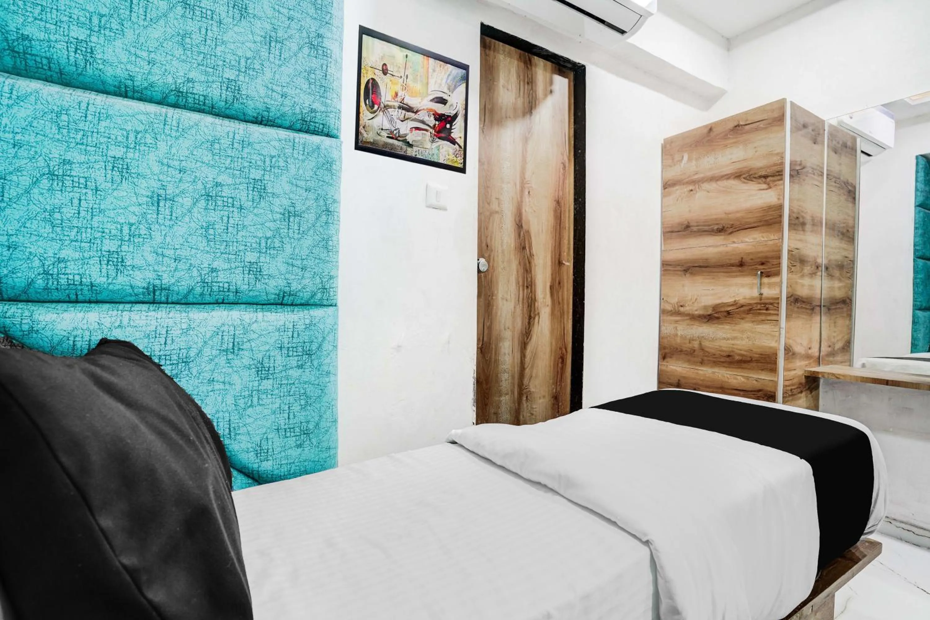 Bedroom in Super Collection O Maninagar Near Railway Station formerly A1 Residency