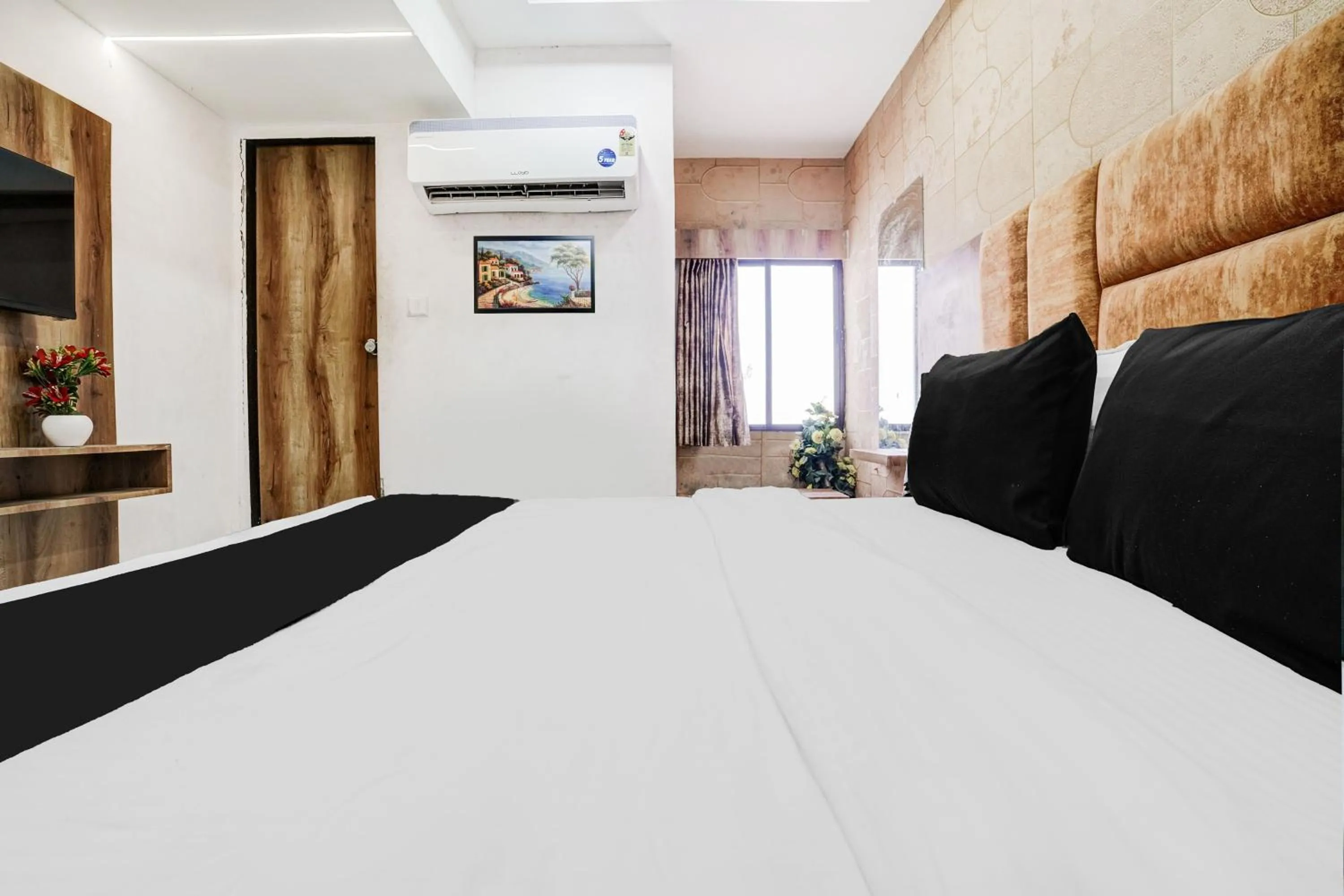 Bedroom in Super Collection O Maninagar Near Railway Station formerly A1 Residency