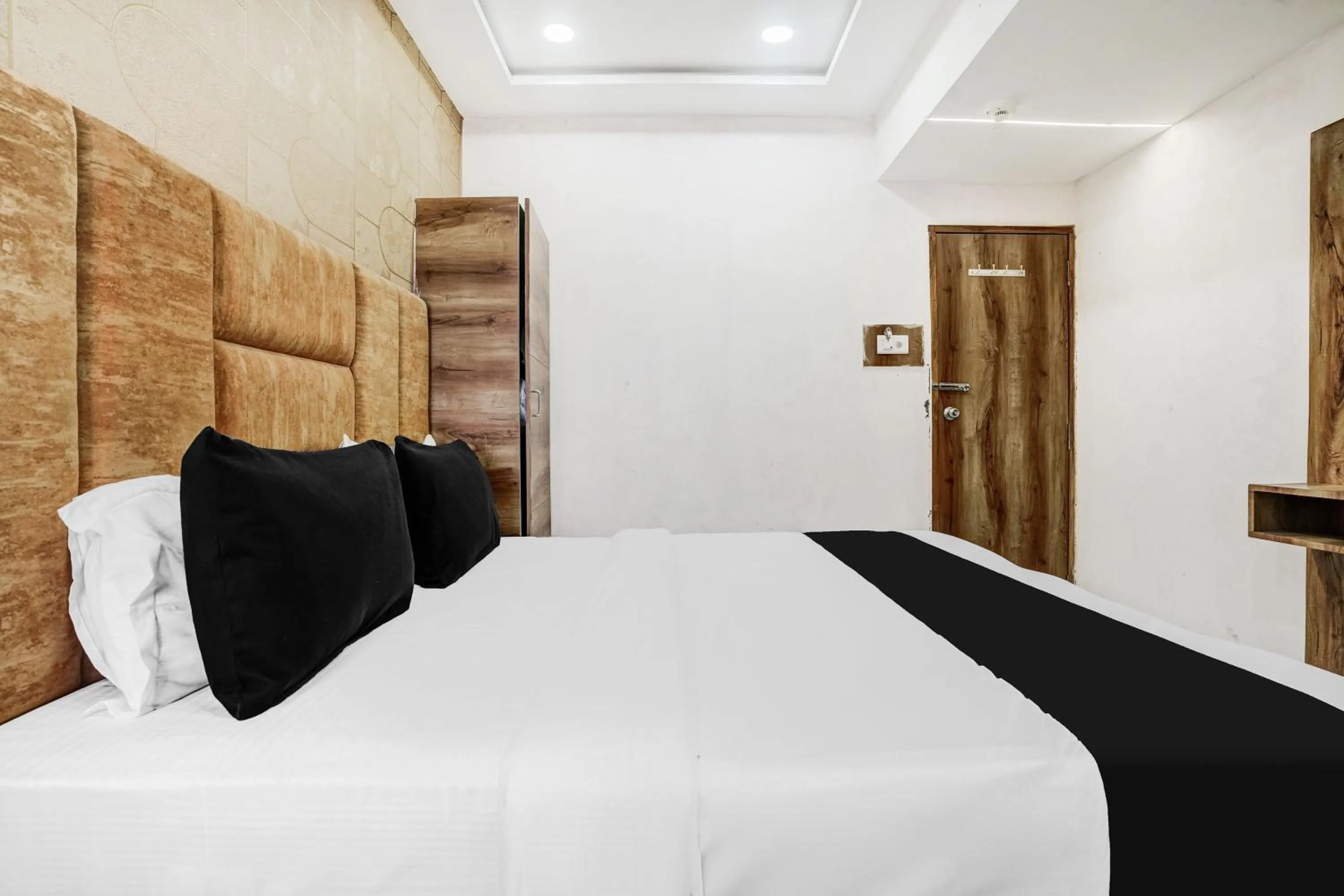 Bedroom in Super Collection O Maninagar Near Railway Station formerly A1 Residency