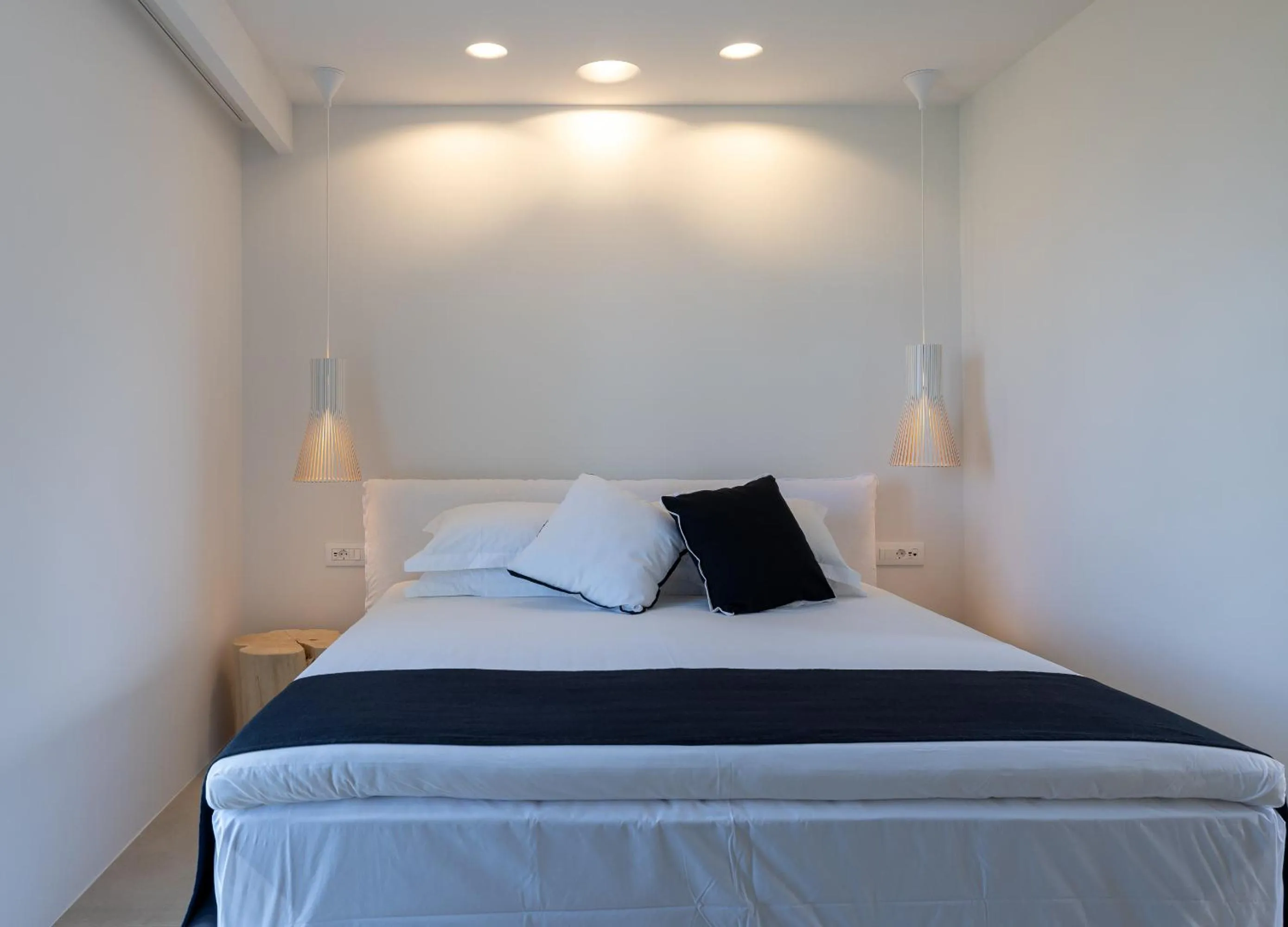 Bed in Akrogiali Garden Hotel