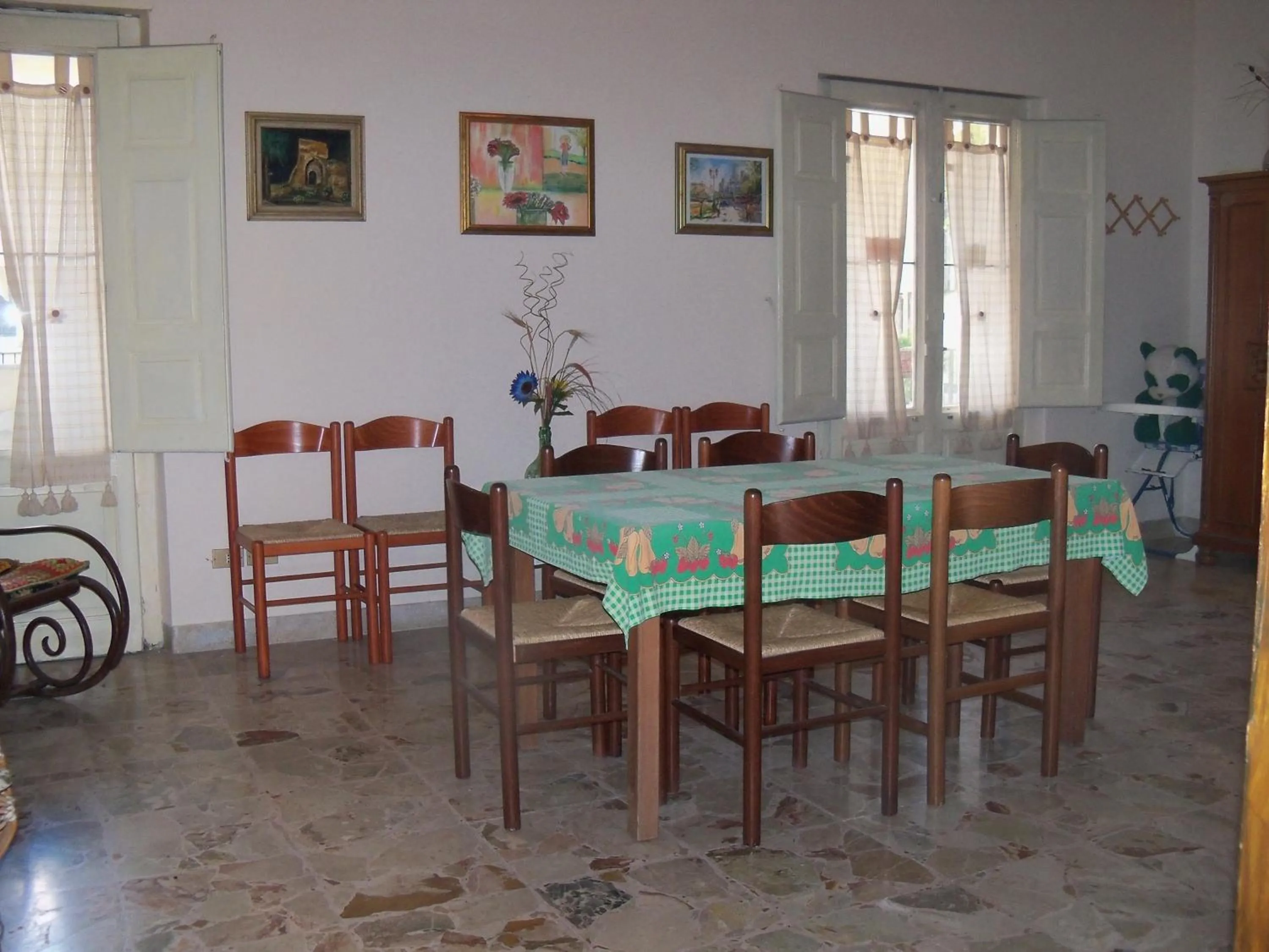 Communal lounge/ TV room in Etna B&B