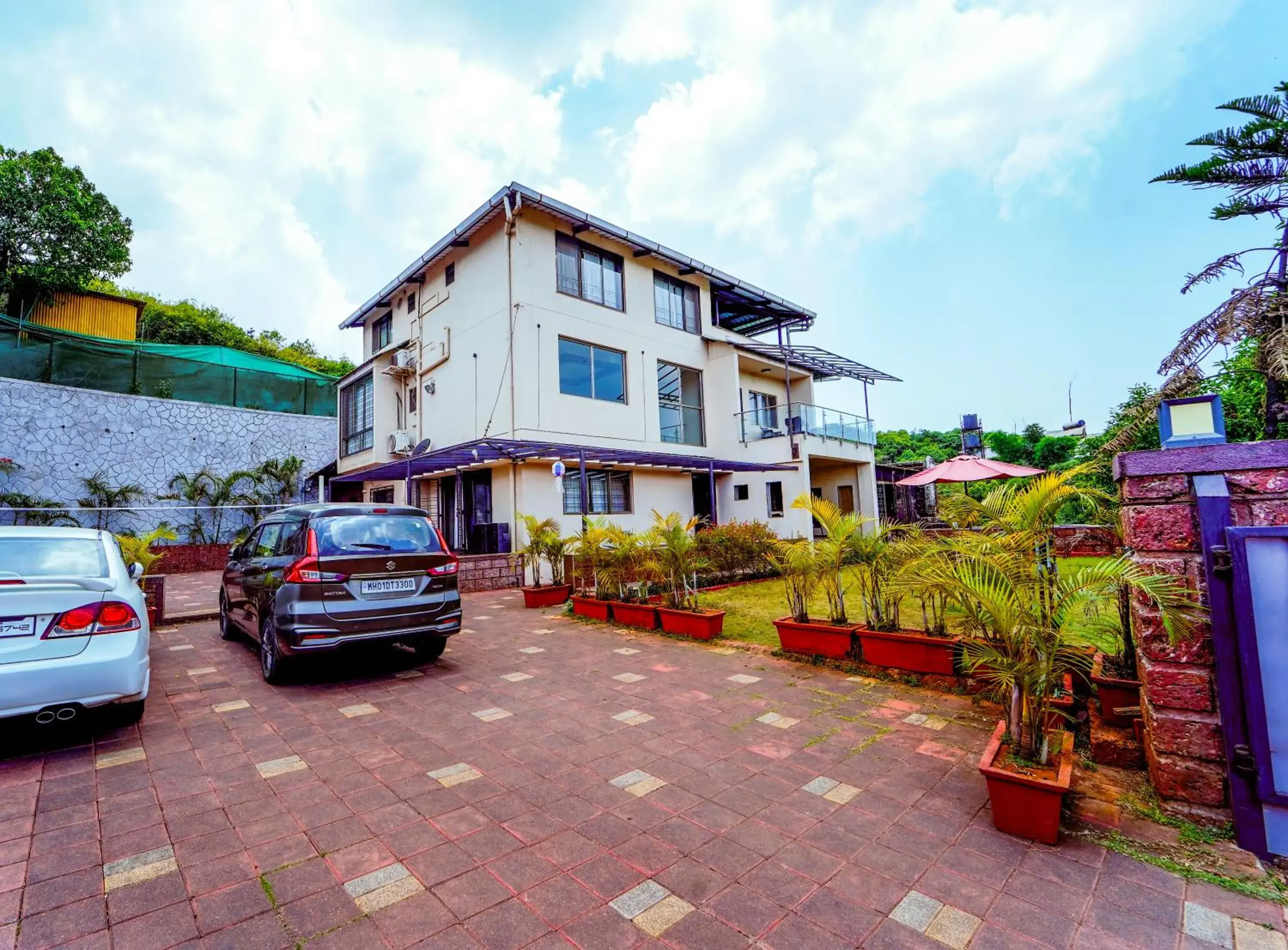 Hotel Strawberry inn, Mahabaleshwar Hotel Strawberry inn, Mahabaleshwar