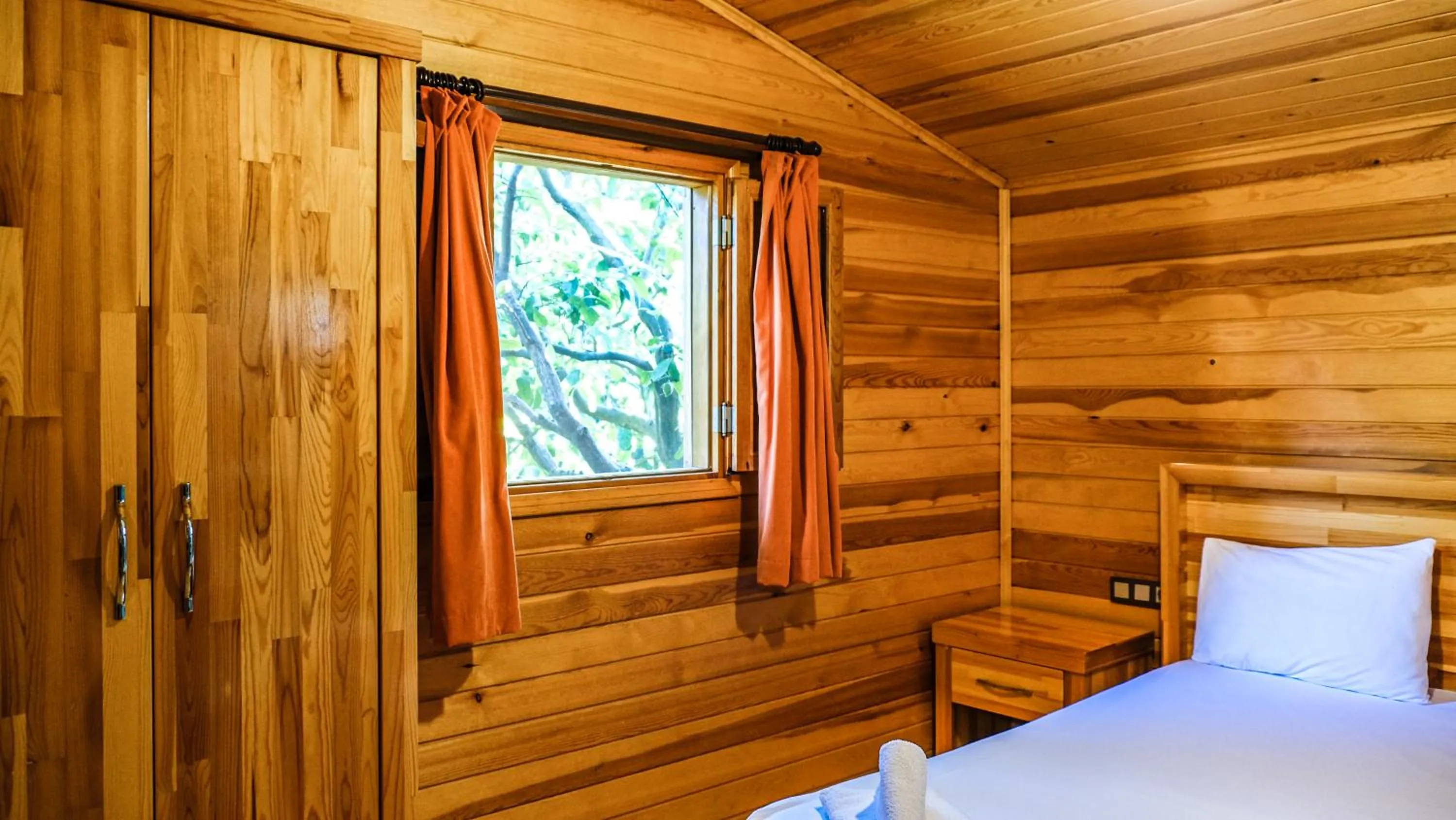 Massage, Bed in Lemon Garden Lodge