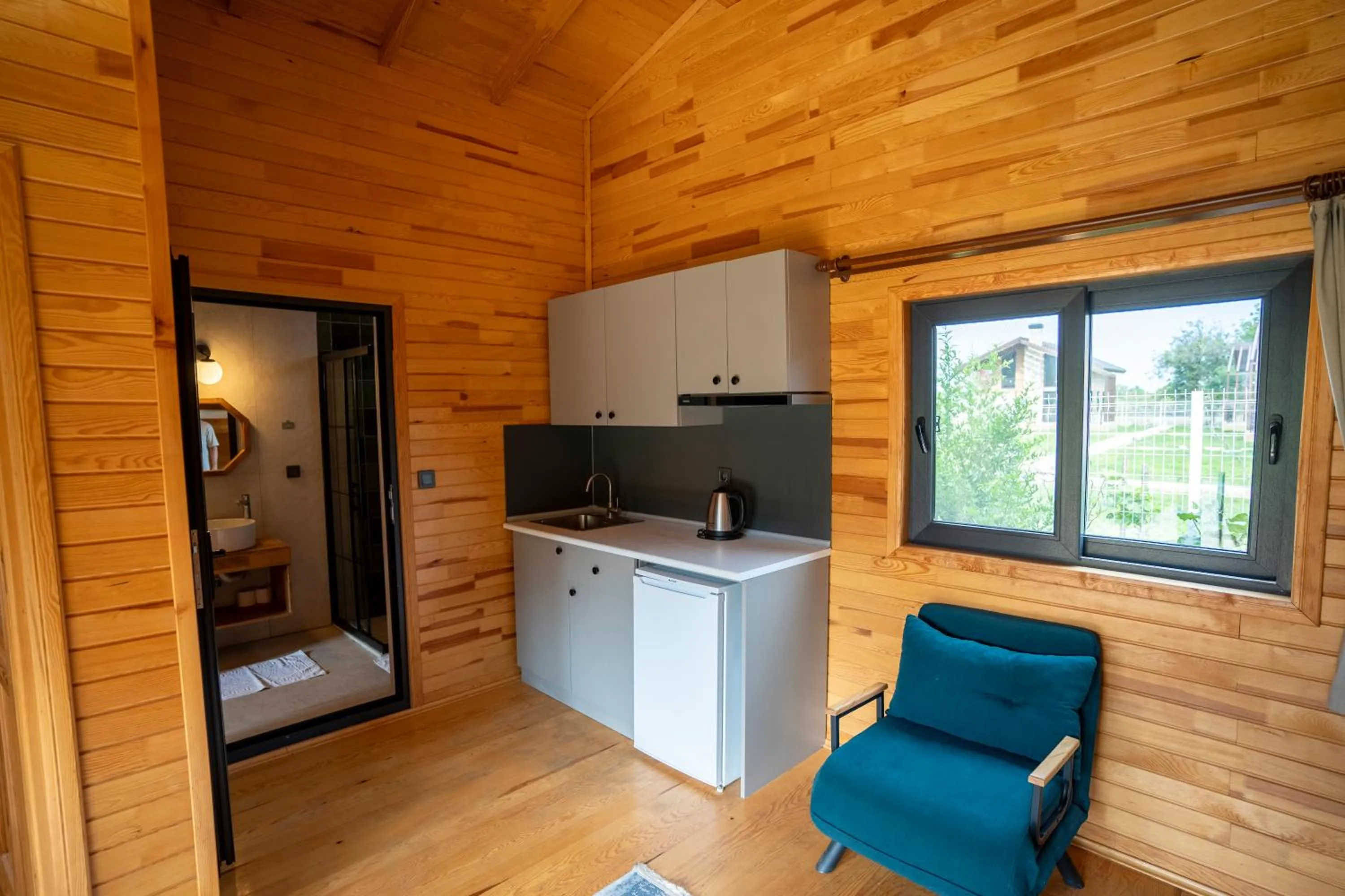 Photo of the whole room in Lemon Garden Lodge