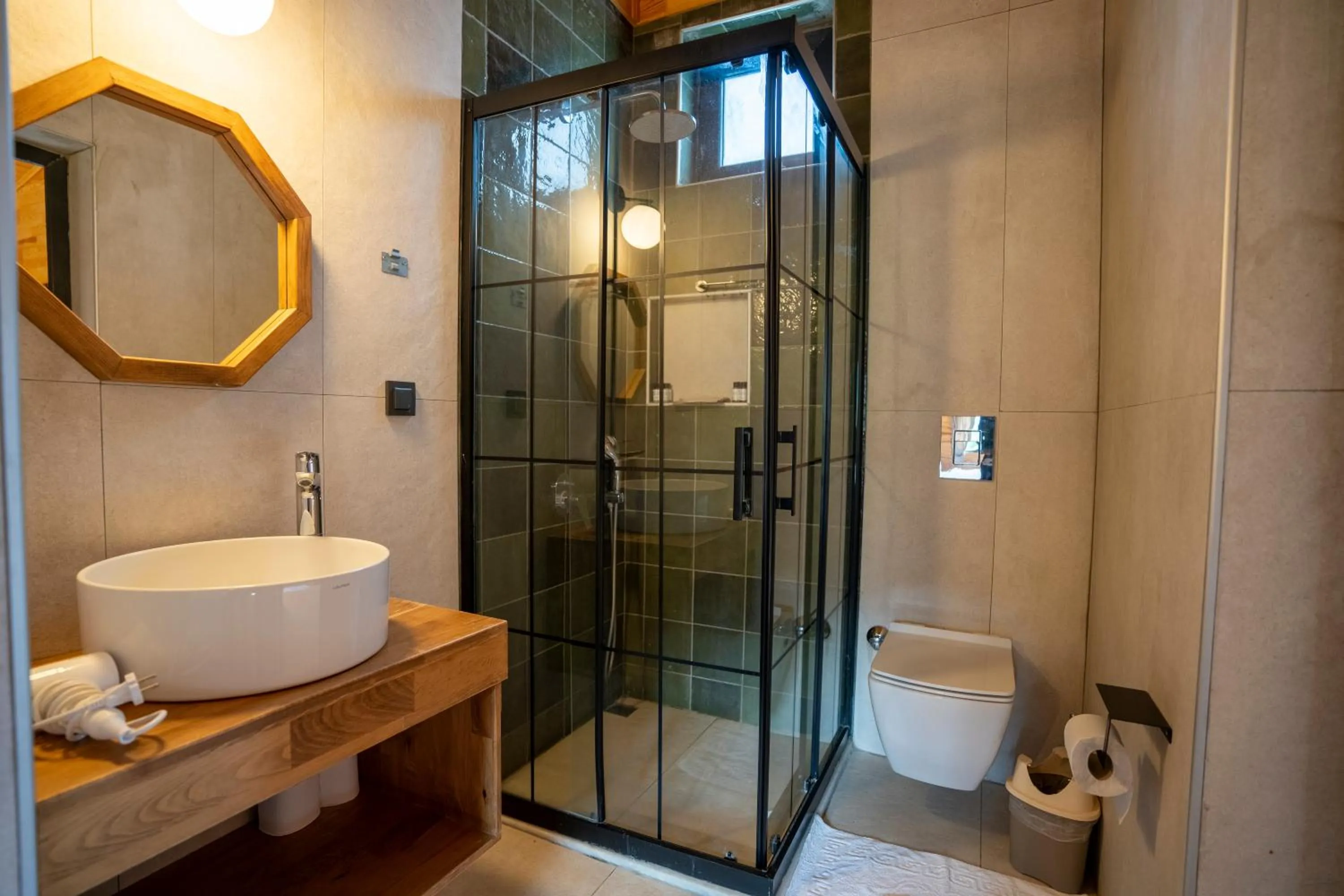 Shower in Lemon Garden Lodge