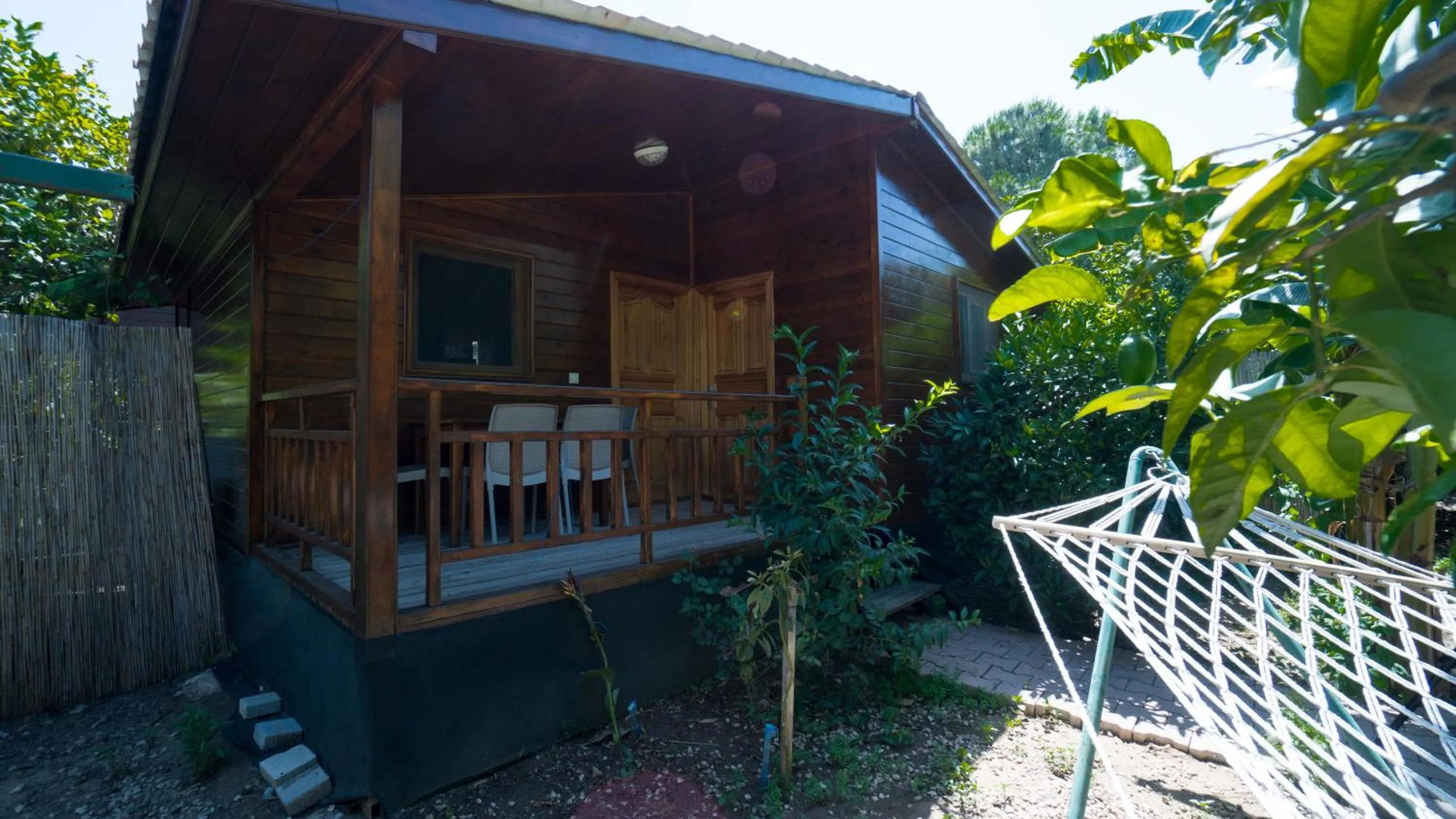 Photo of the whole room in Lemon Garden Lodge