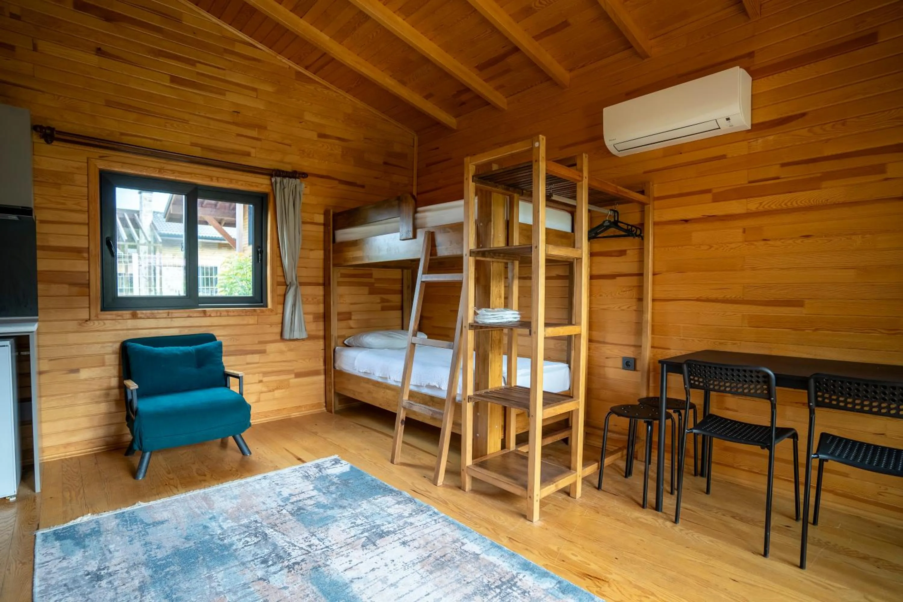 bunk bed, Bed in Lemon Garden Lodge