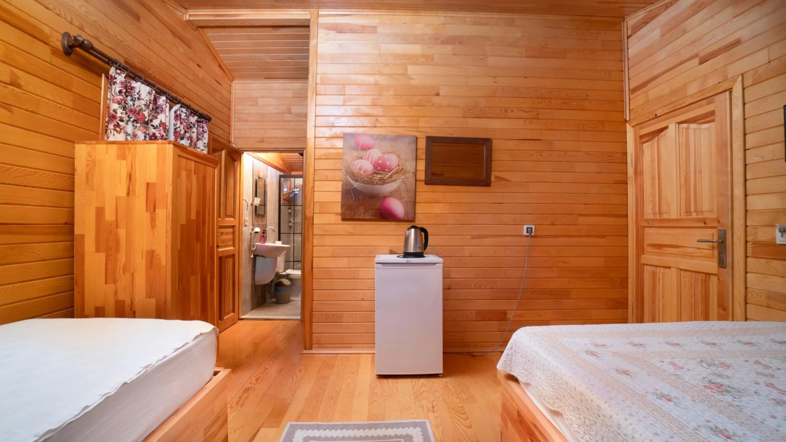 Bedroom, Bed in Lemon Garden Lodge