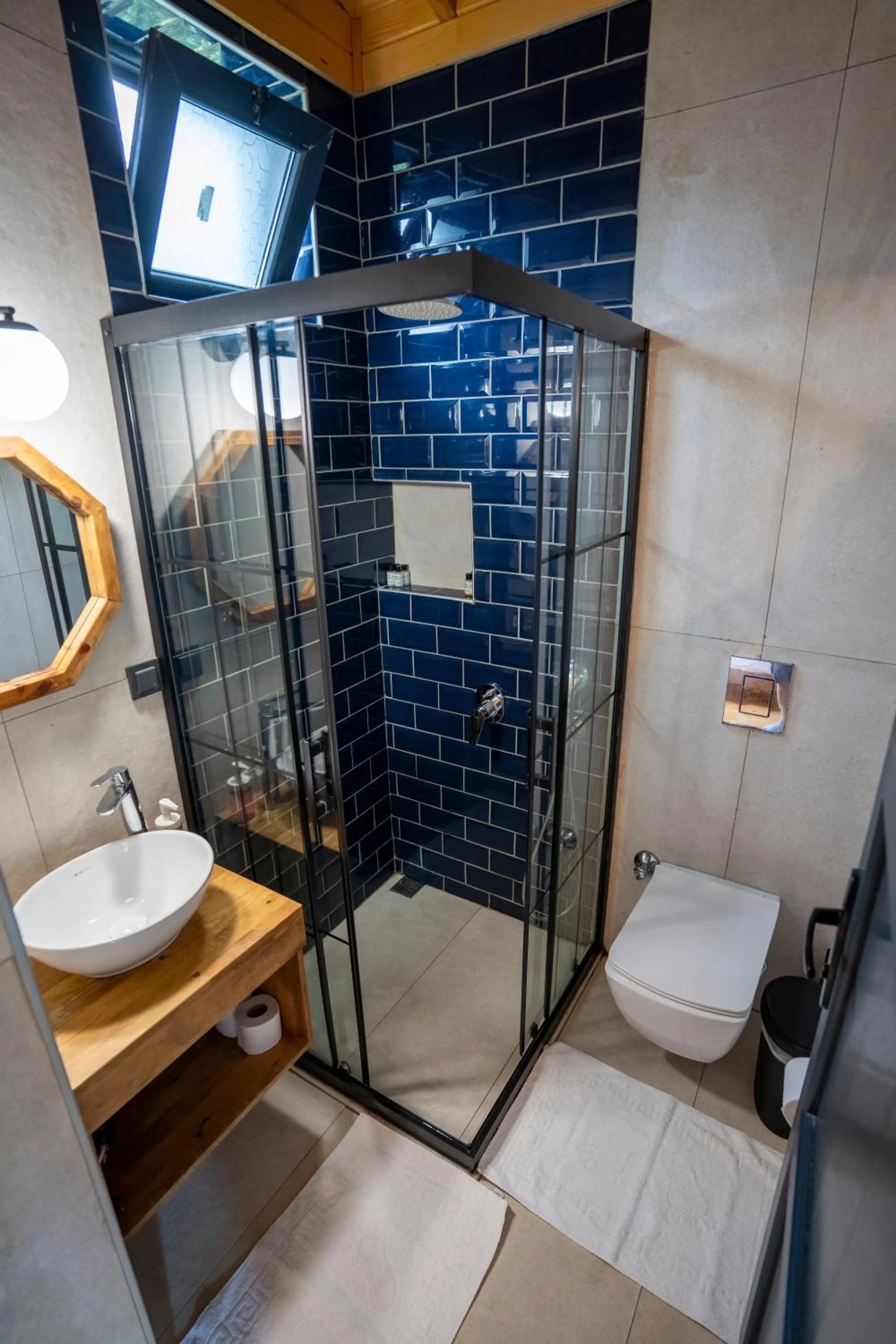 Shower in Lemon Garden Lodge