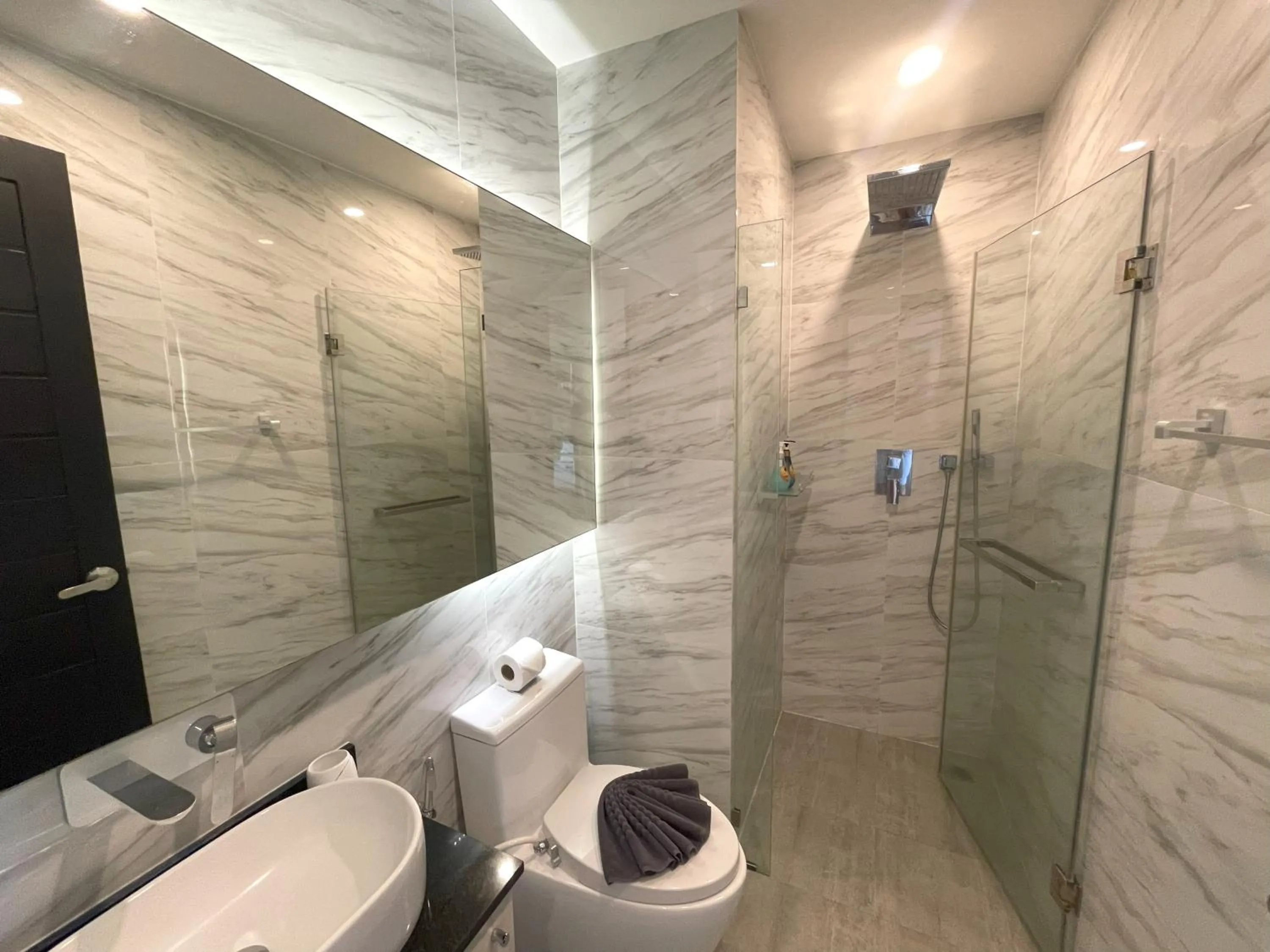 Sea view apartment at Oceana by Lofty