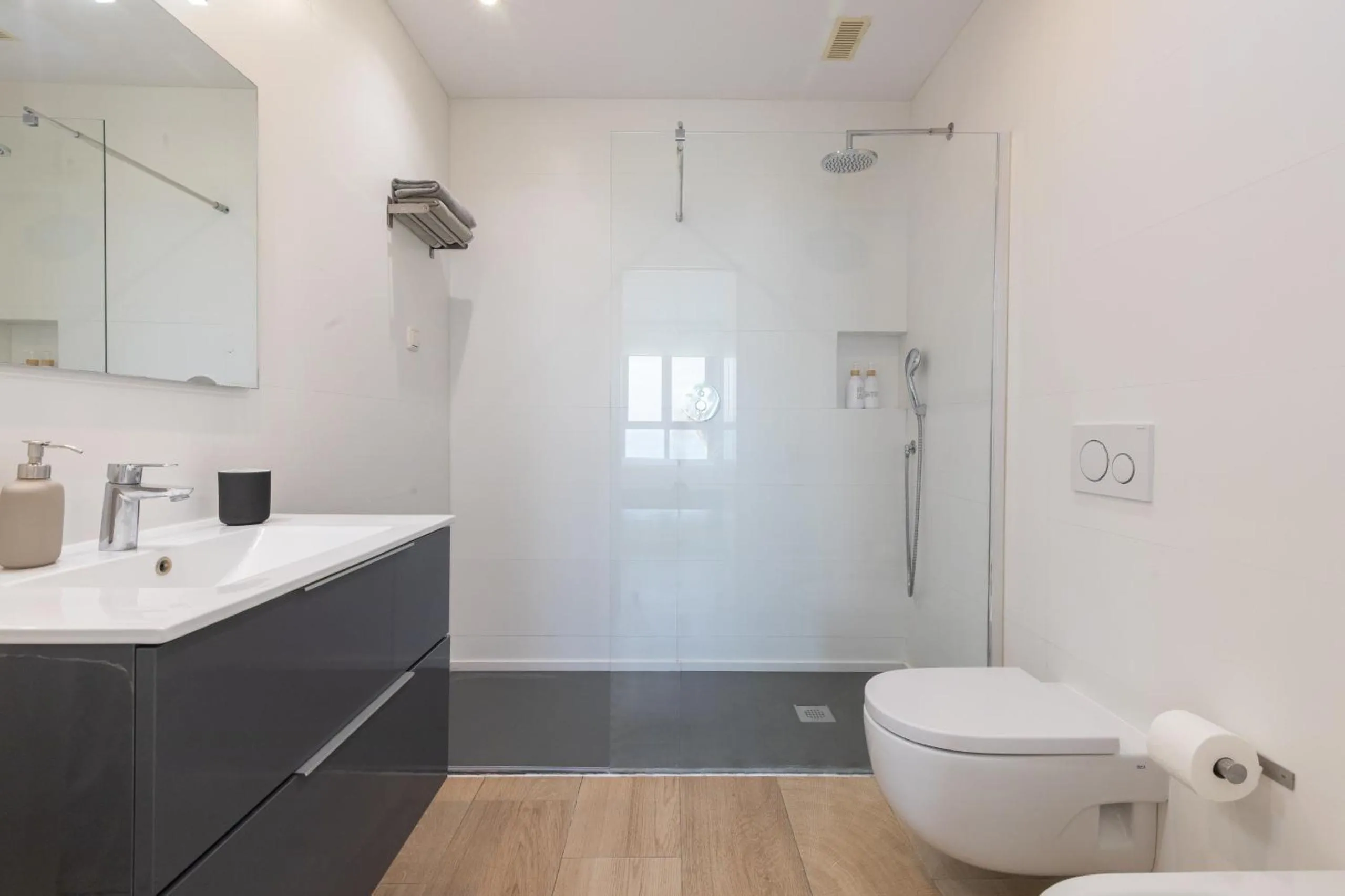 Shower in ApartUP Patacona Deluxe