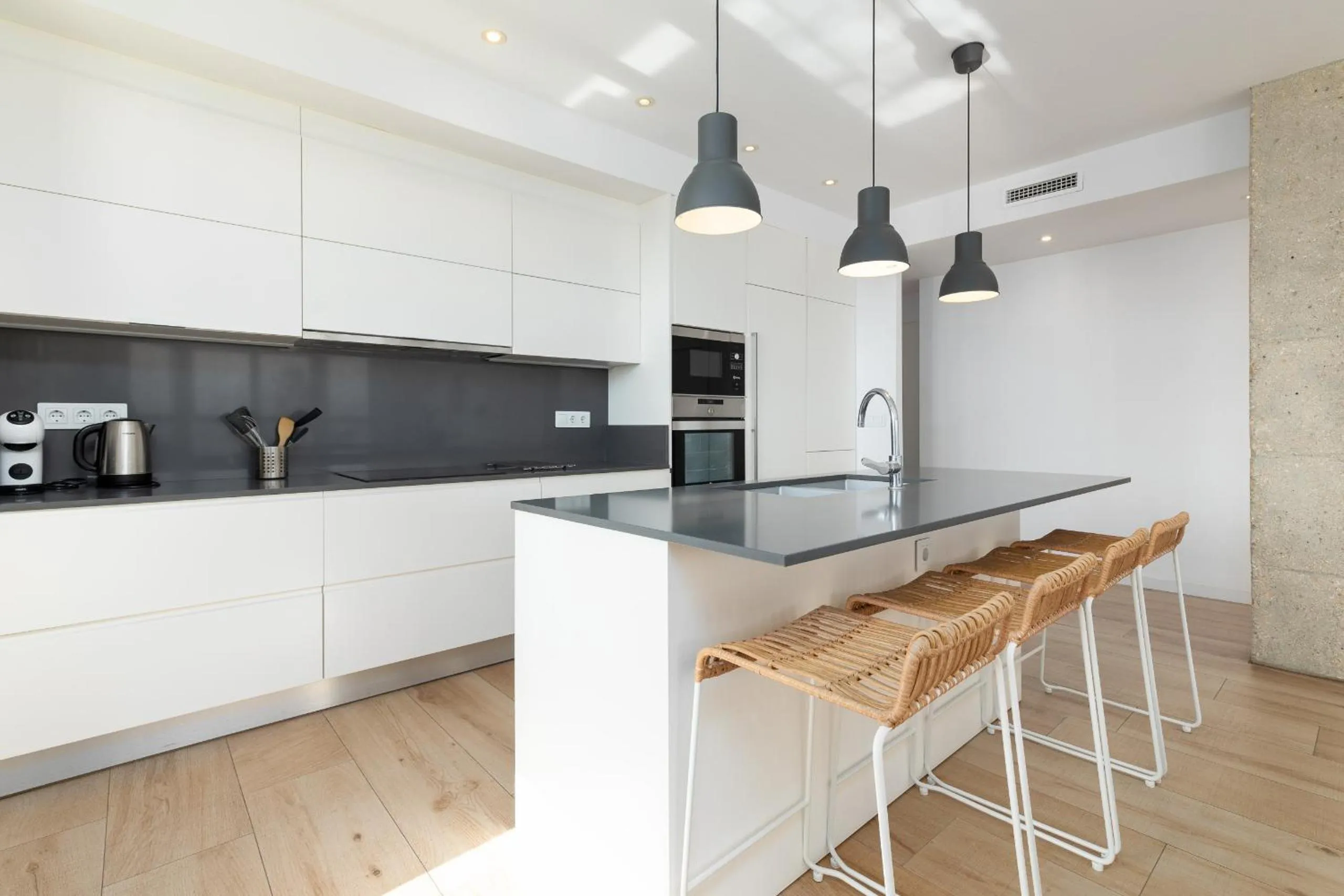 Kitchen or kitchenette in ApartUP Patacona Deluxe