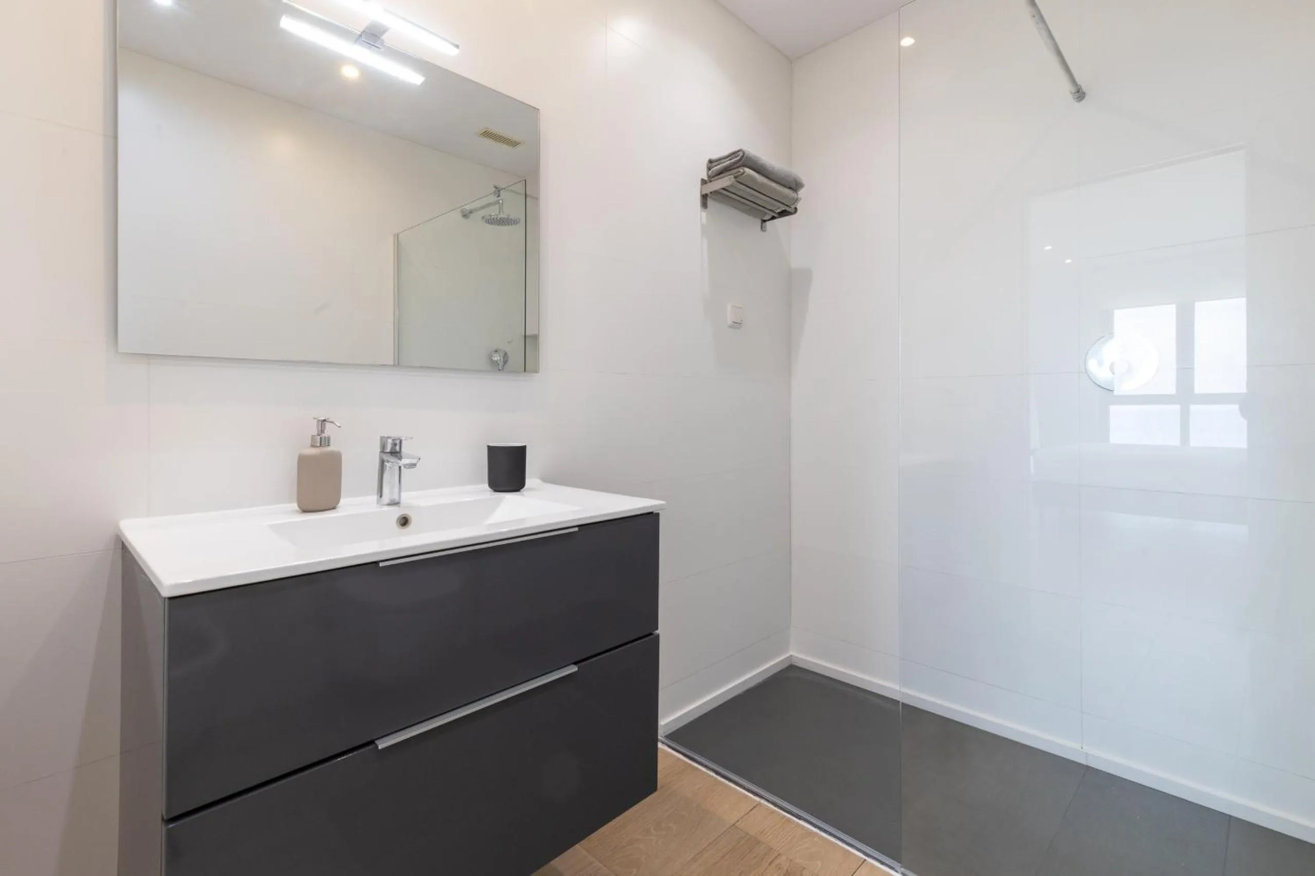Shower in ApartUP Patacona Deluxe