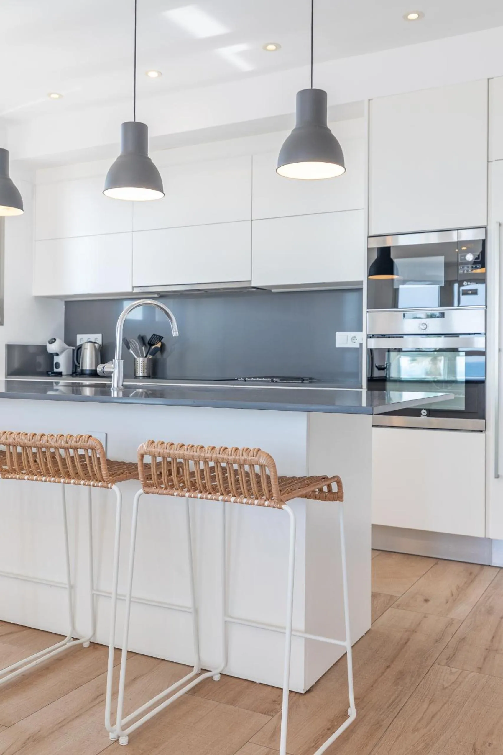 Kitchen or kitchenette in ApartUP Patacona Deluxe