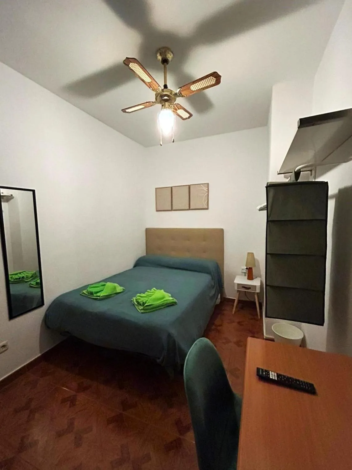 Standard Double Room with Shared Bathroom in Habitaciones Figueroa