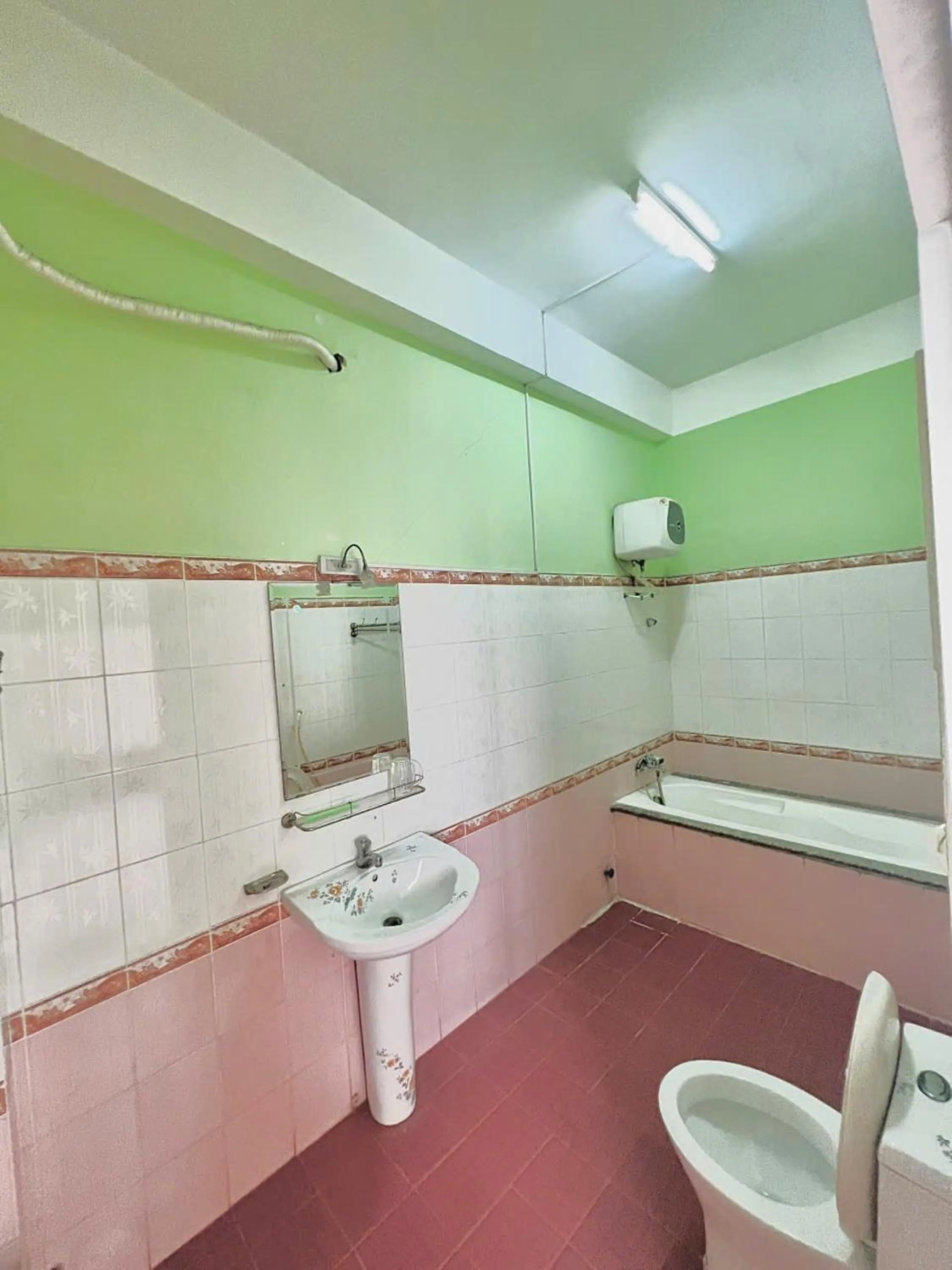 Bathroom in Phi Long 2 Hotel Thu Dau Mot