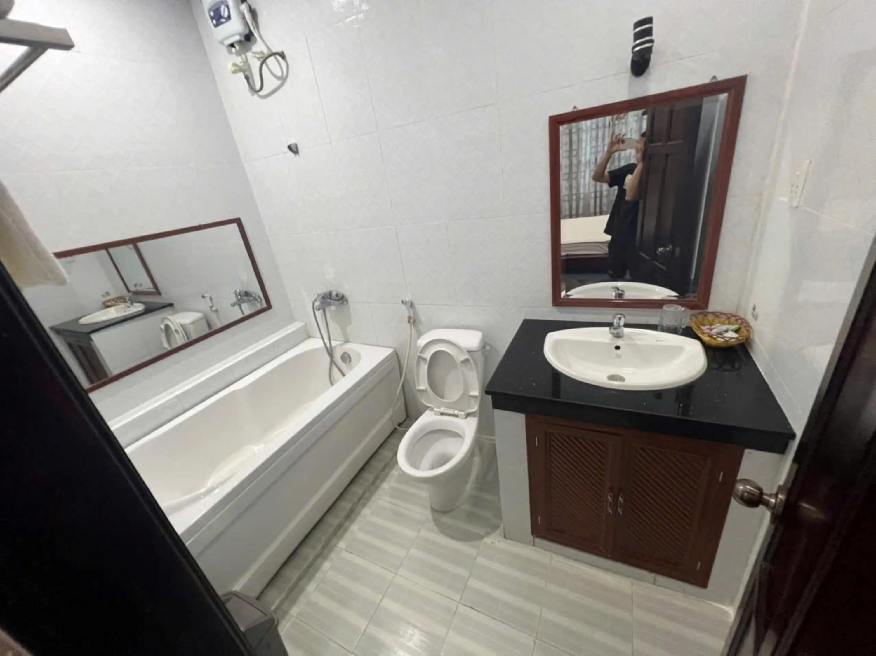 Bathroom in Phi Long 2 Hotel Thu Dau Mot