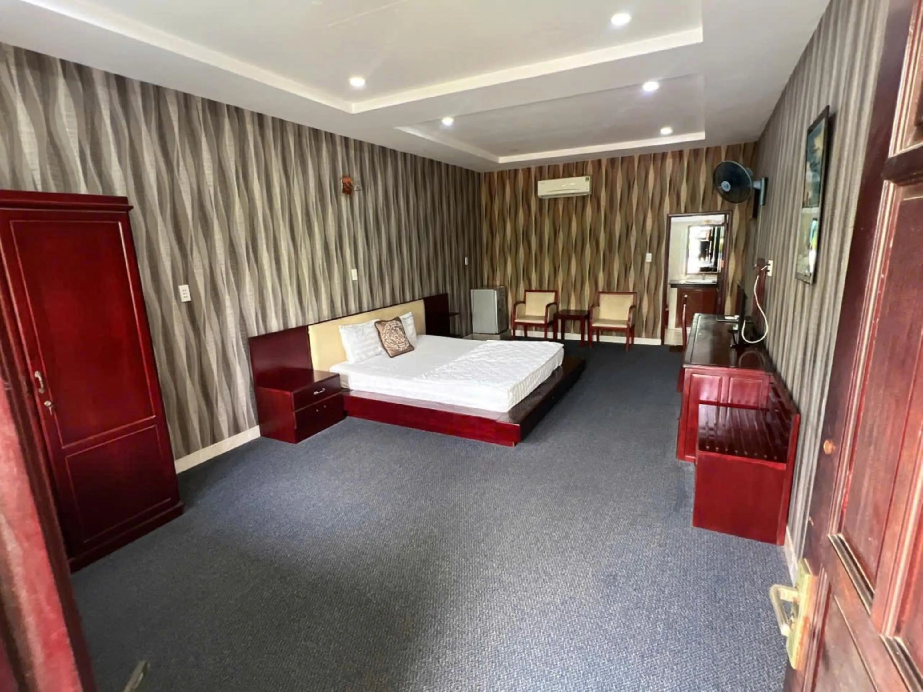 Bed in Phi Long 2 Hotel Thu Dau Mot