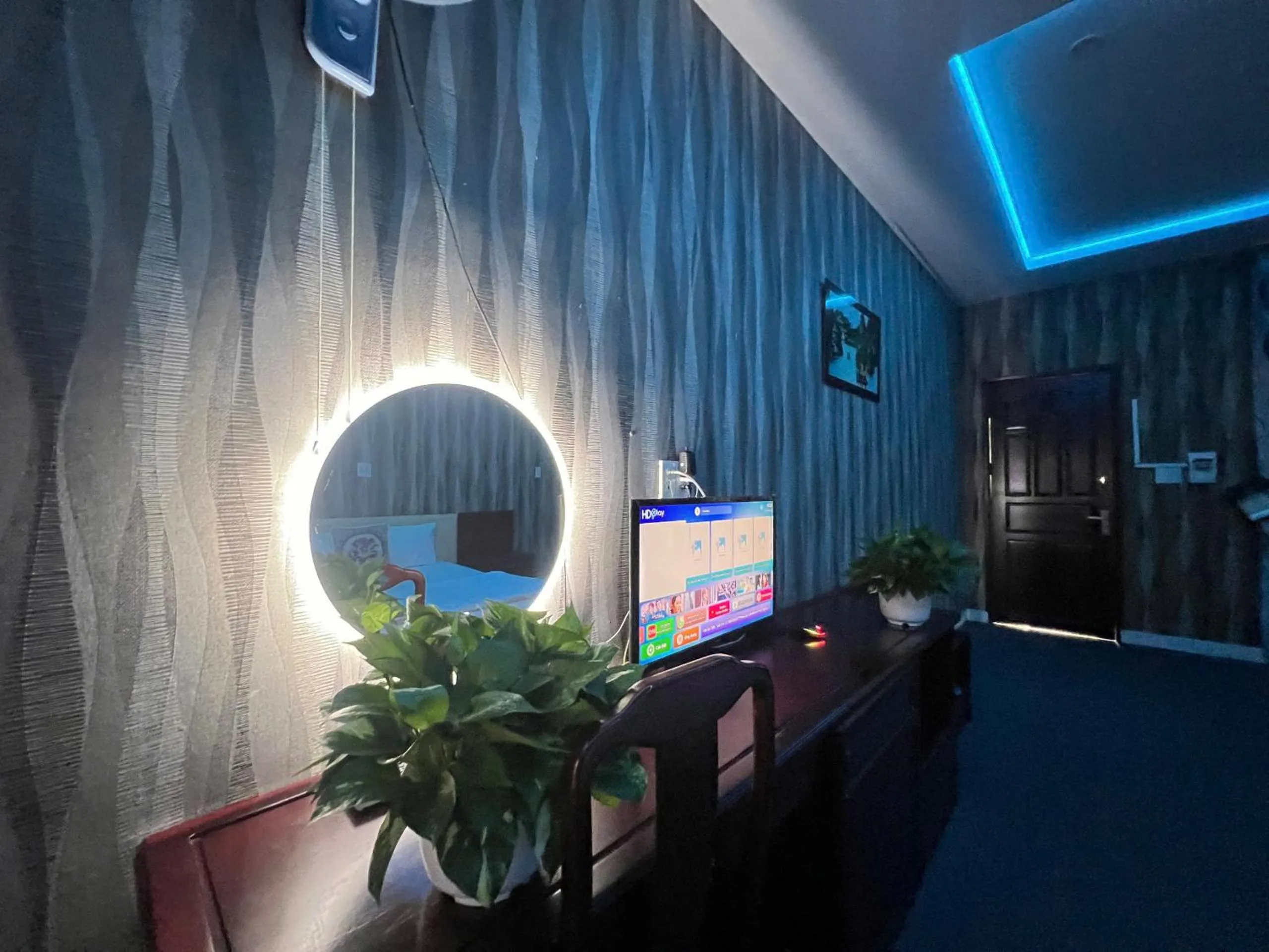 Communal lounge/ TV room in Phi Long 2 Hotel Thu Dau Mot