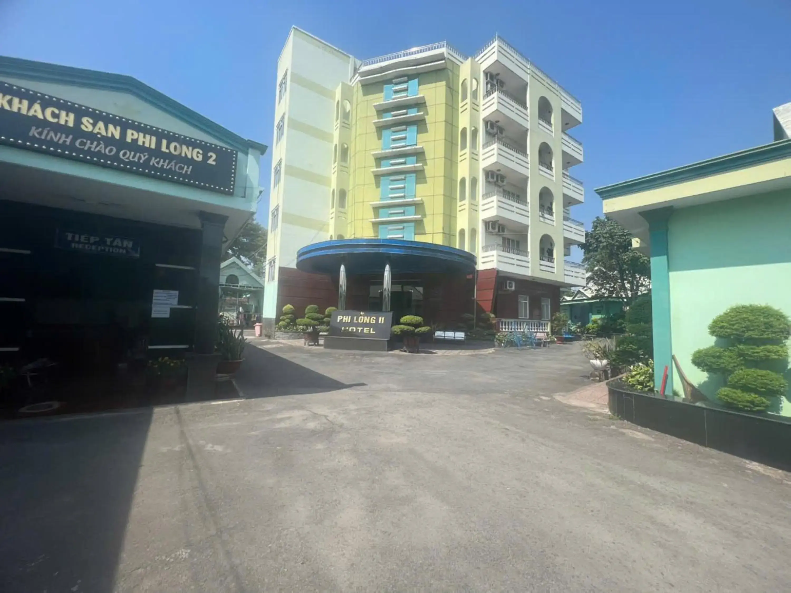 Property building in Phi Long 2 Hotel Thu Dau Mot Property building in Phi Long 2 Hotel Thu Dau Mot