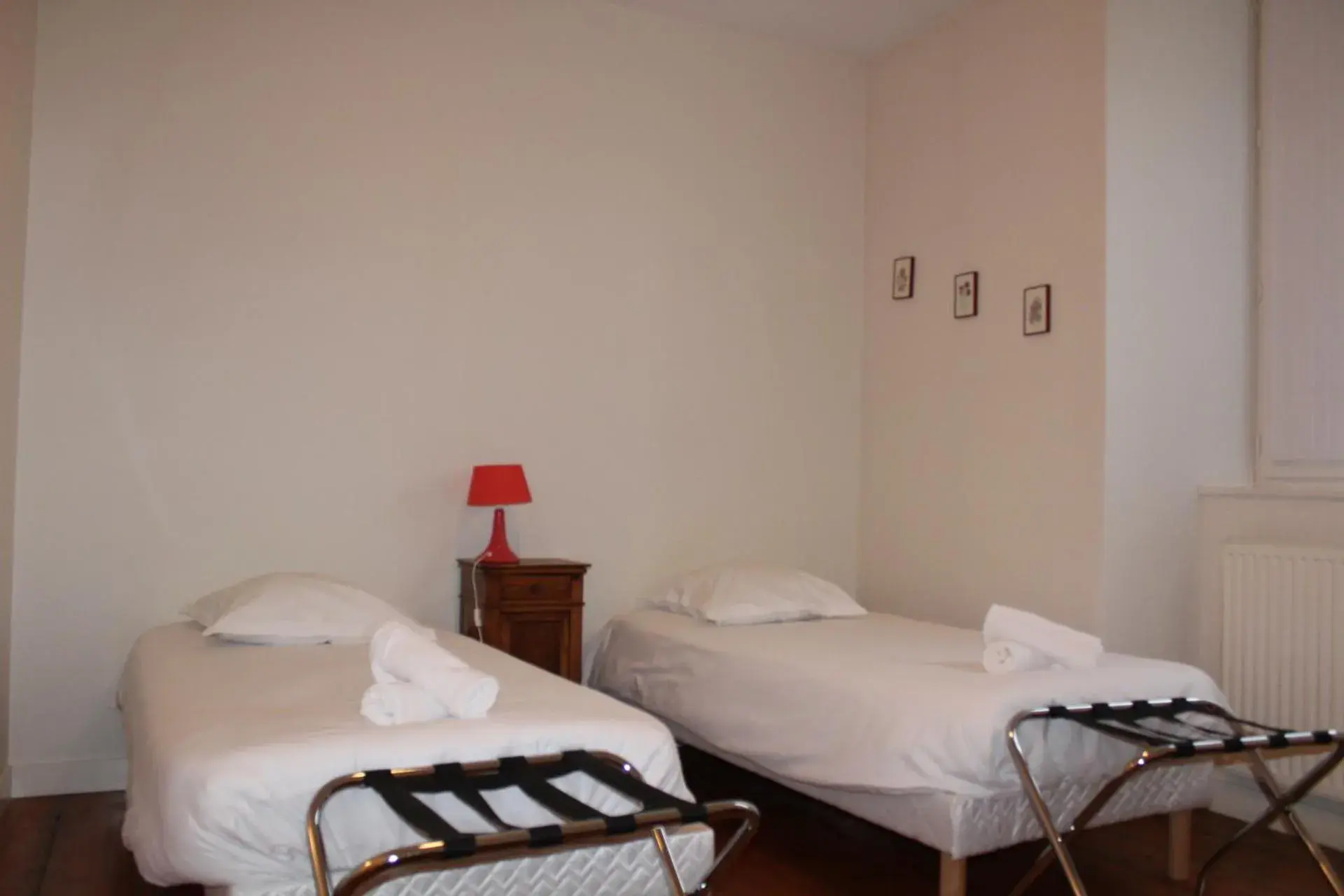 Twin Room - single occupancy in Le grand couvent de Gramat Twin Room - single occupancy in Le grand couvent de Gramat