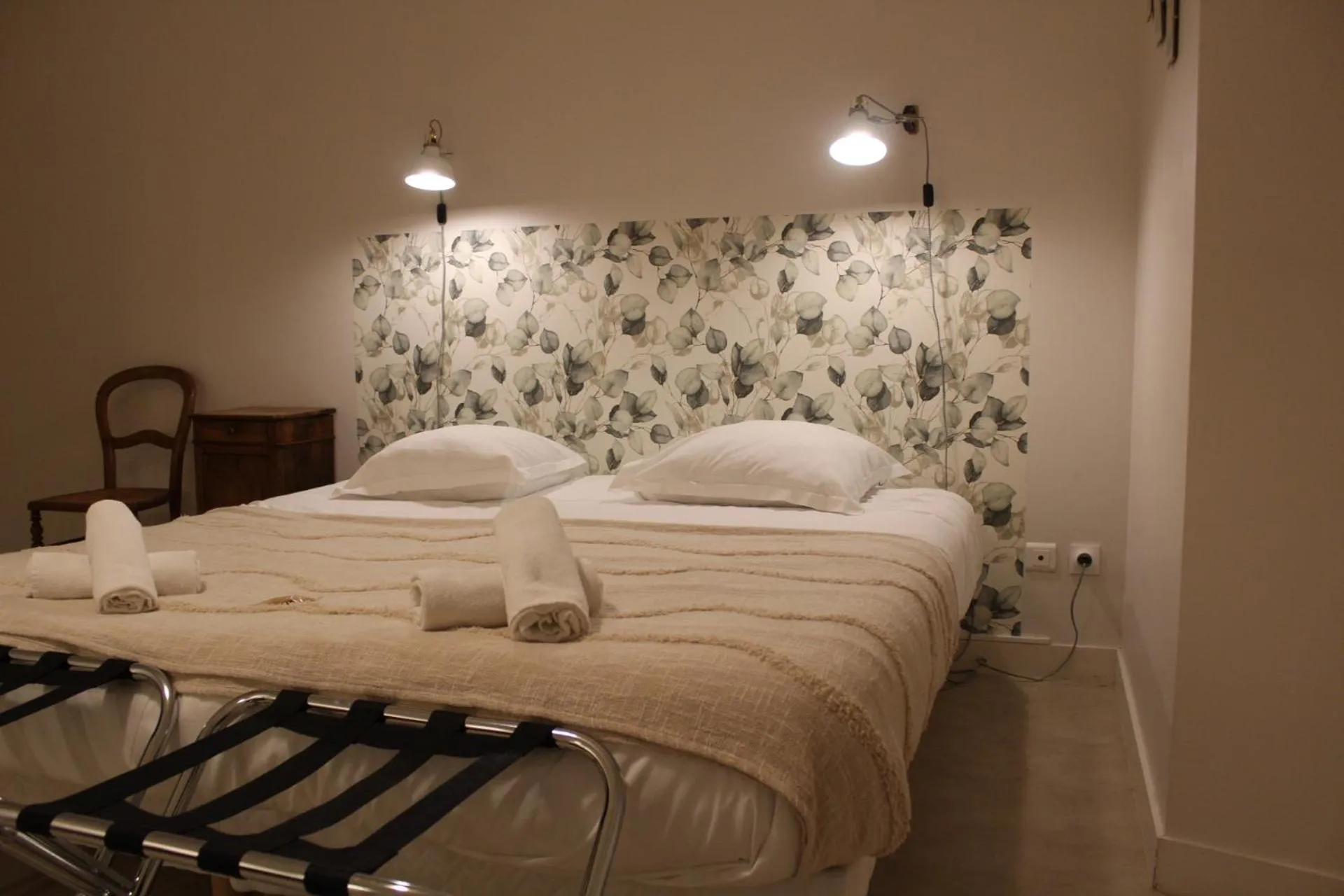 Photo of the whole room, Bed in Le grand couvent de Gramat