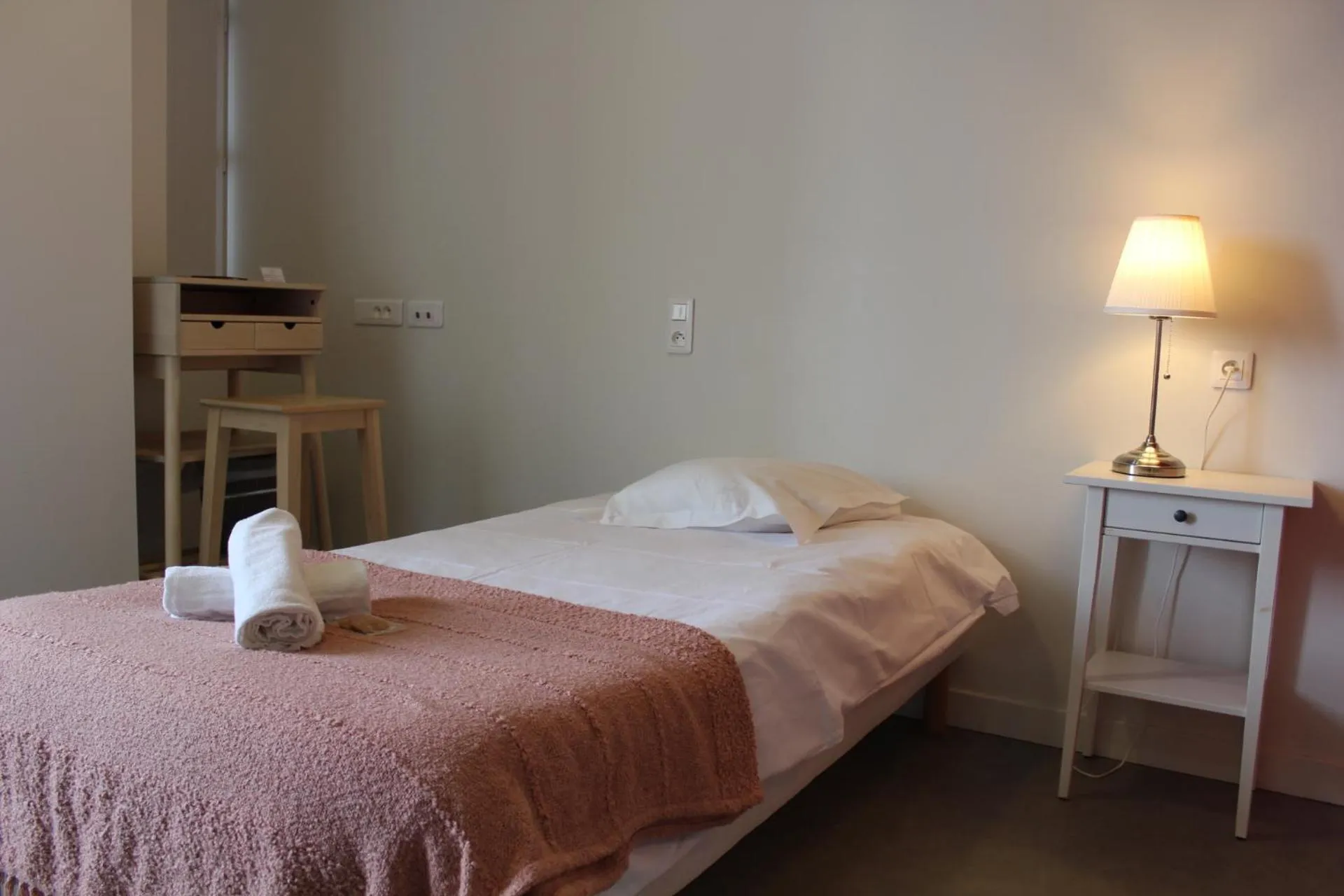 Bed in Le grand couvent de Gramat