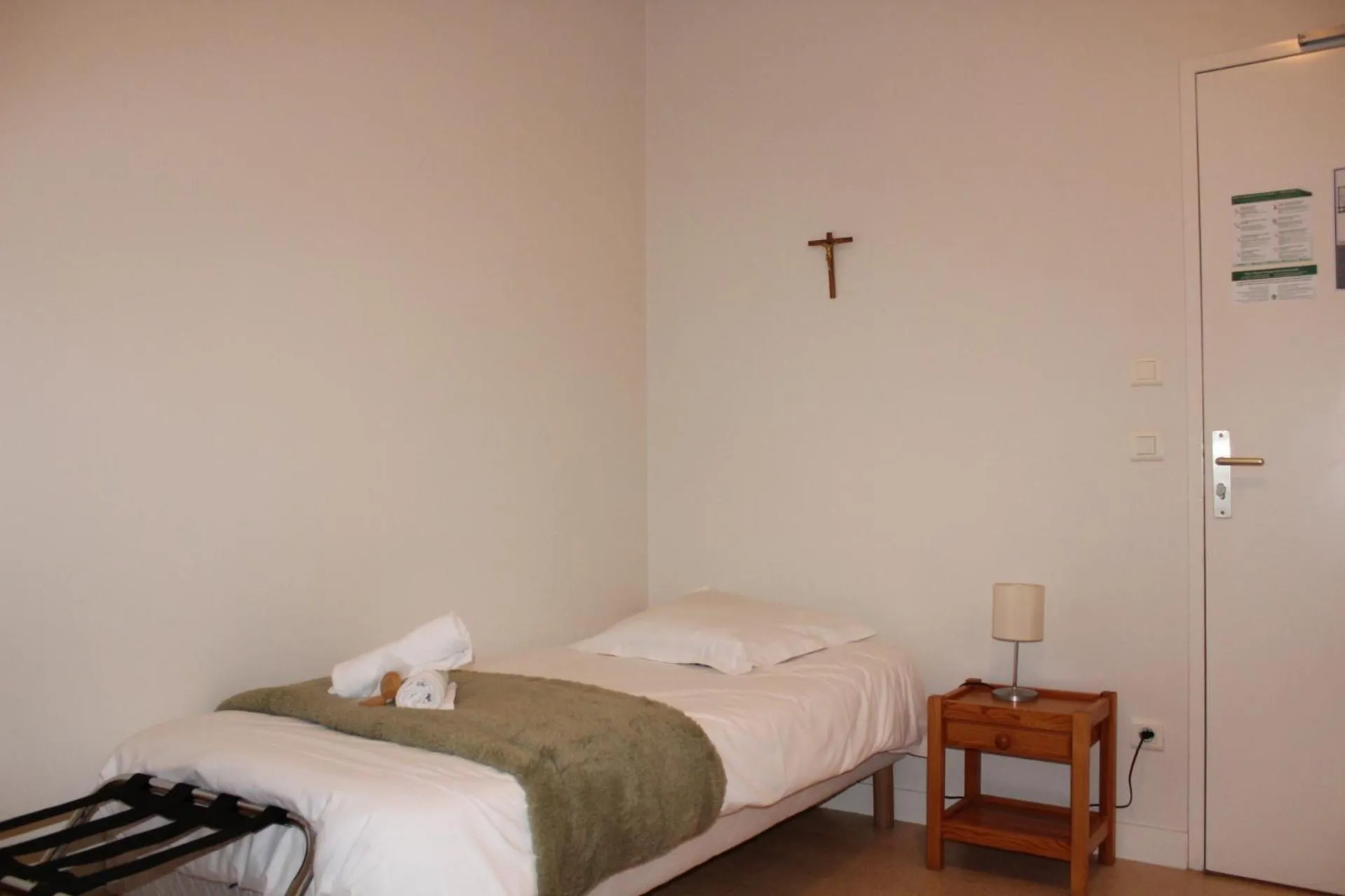 Bed in Le grand couvent de Gramat